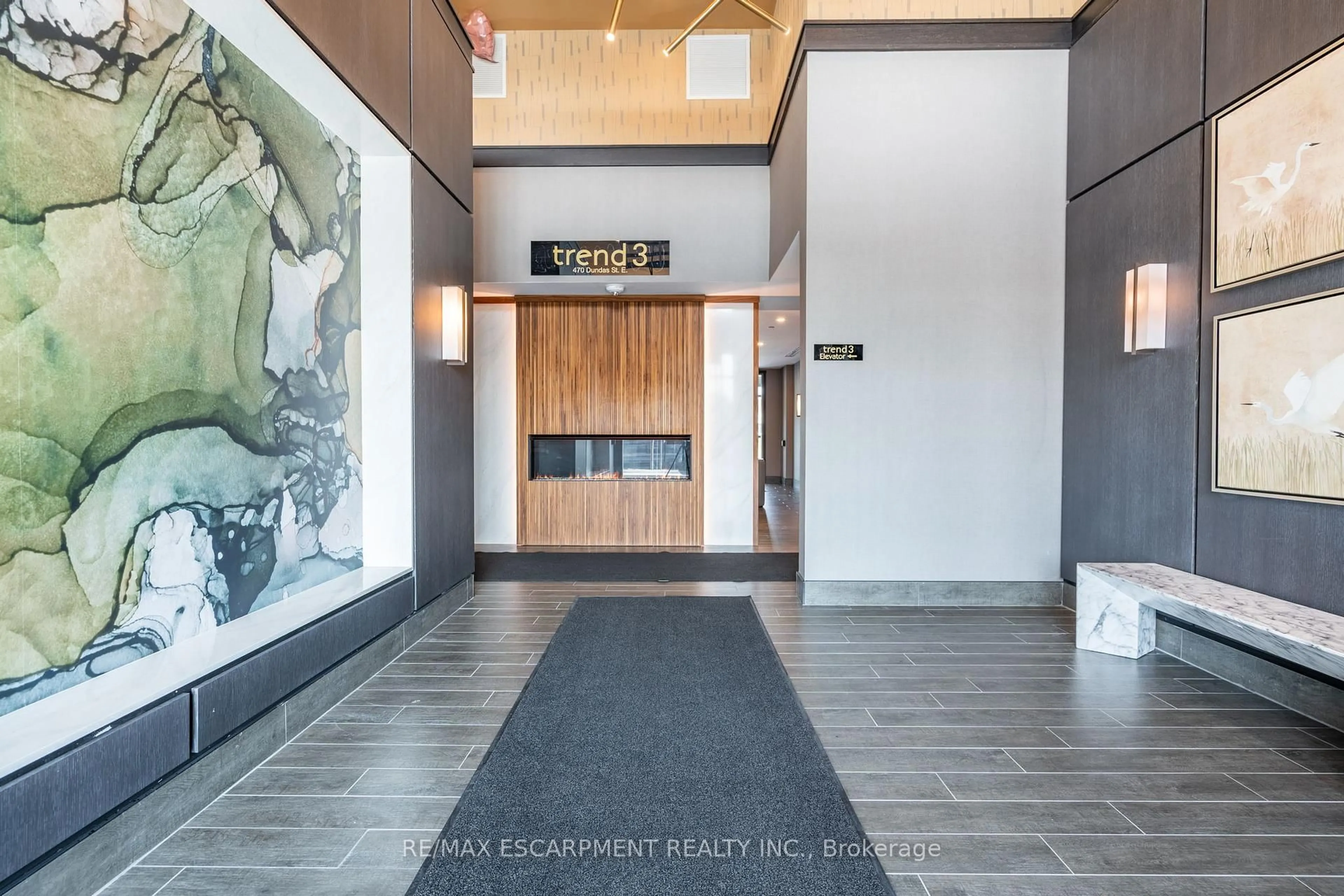 Indoor foyer for 470 Dundas St #324, Hamilton Ontario L8B 2A6