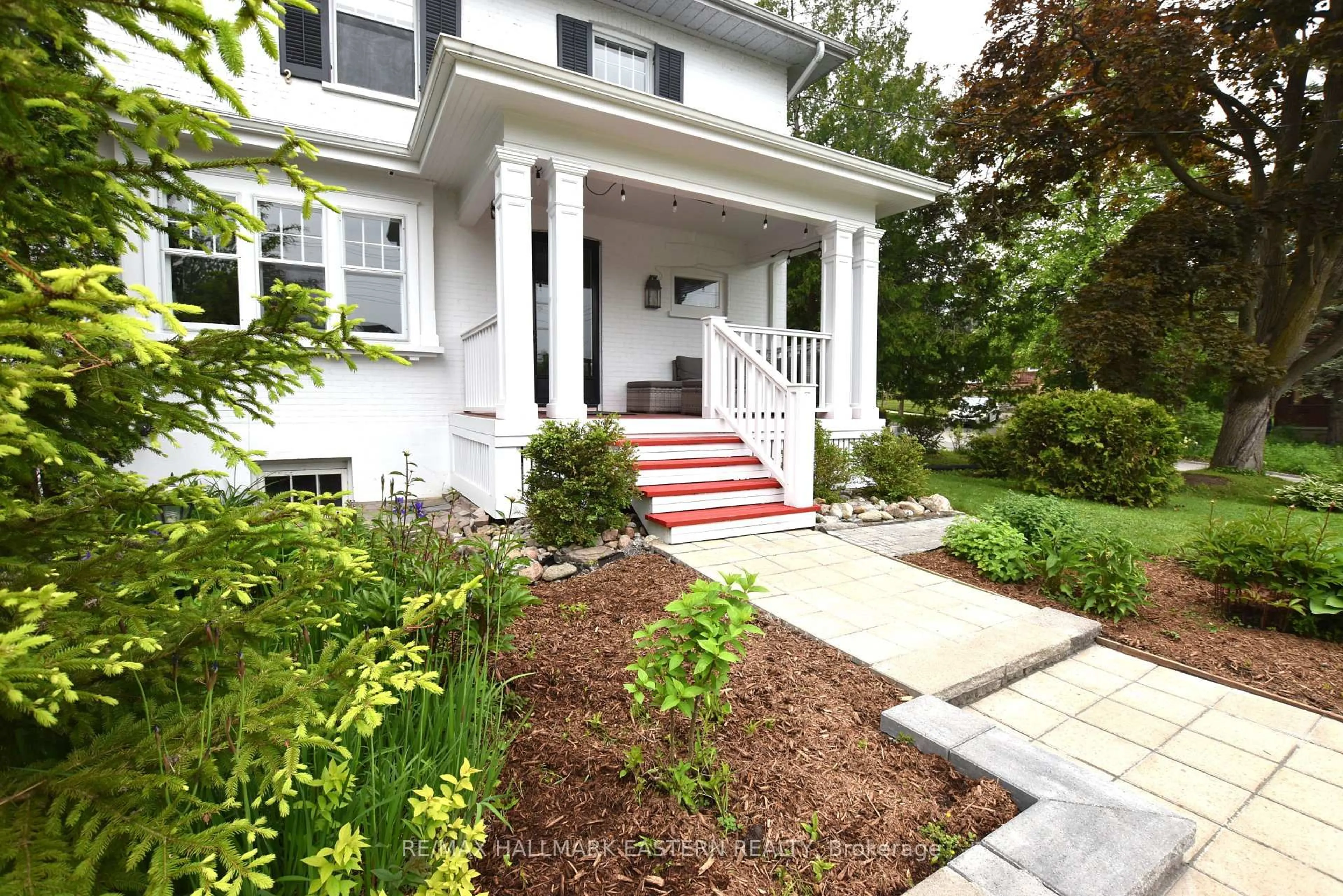 Home with brick exterior material, street for 633 Gilmour St, Peterborough Central Ontario K9J 4V2
