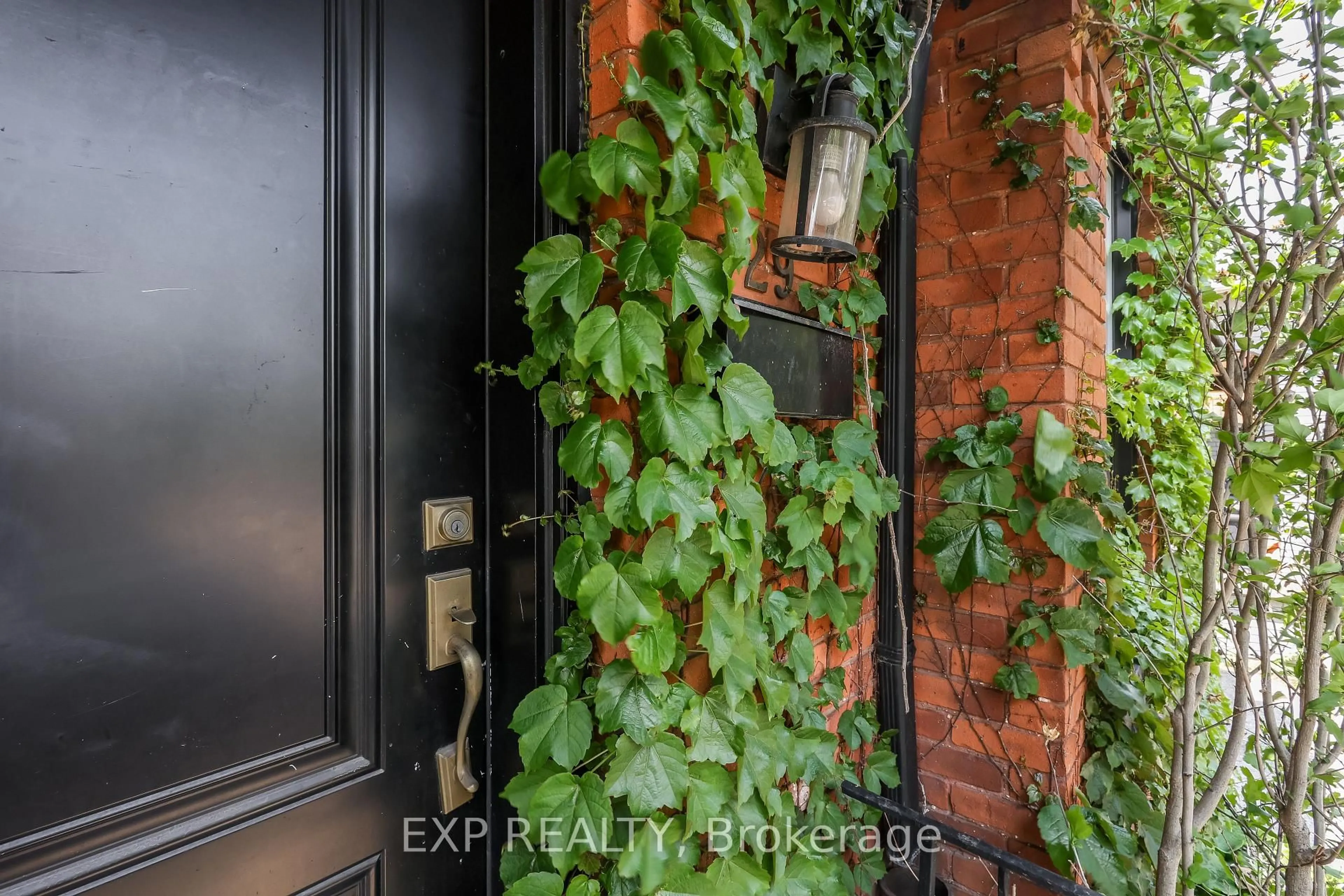 Indoor entryway for 29 Ashley St, Hamilton Ontario L8L 5S5