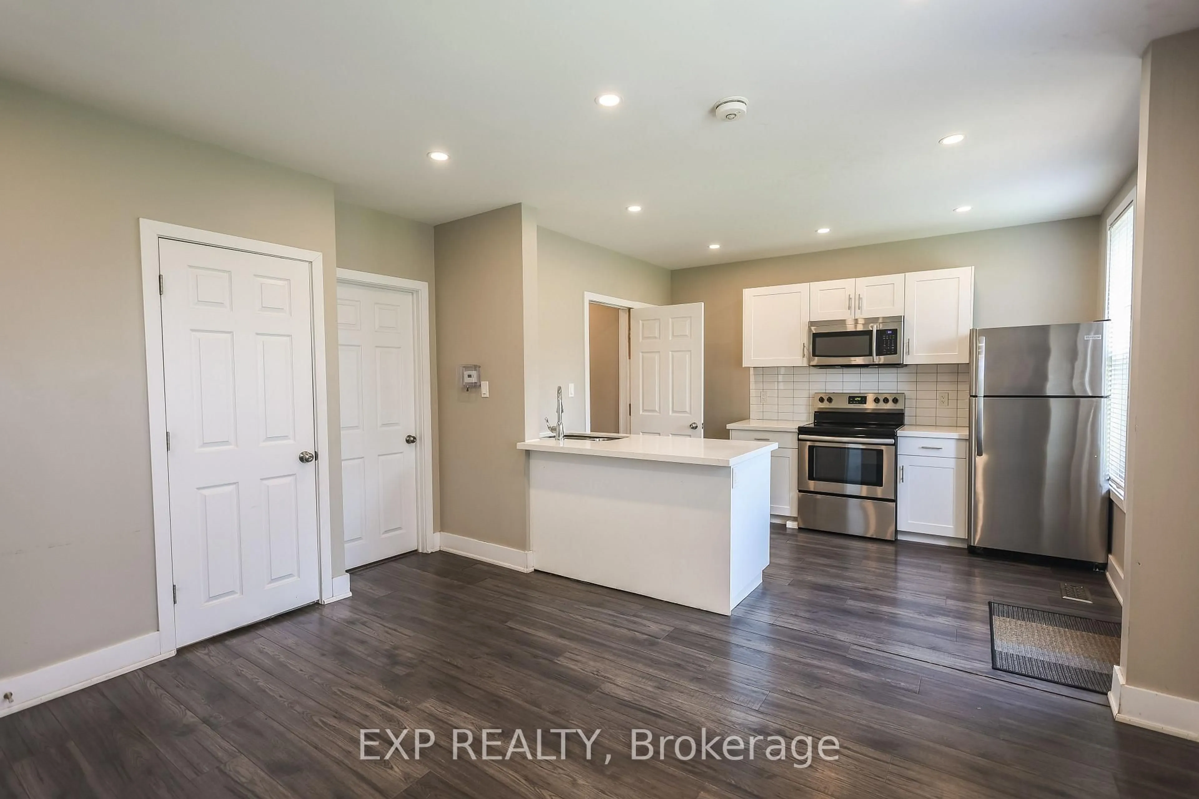 Open concept kitchen, unknown for 29 Ashley St, Hamilton Ontario L8L 5S5