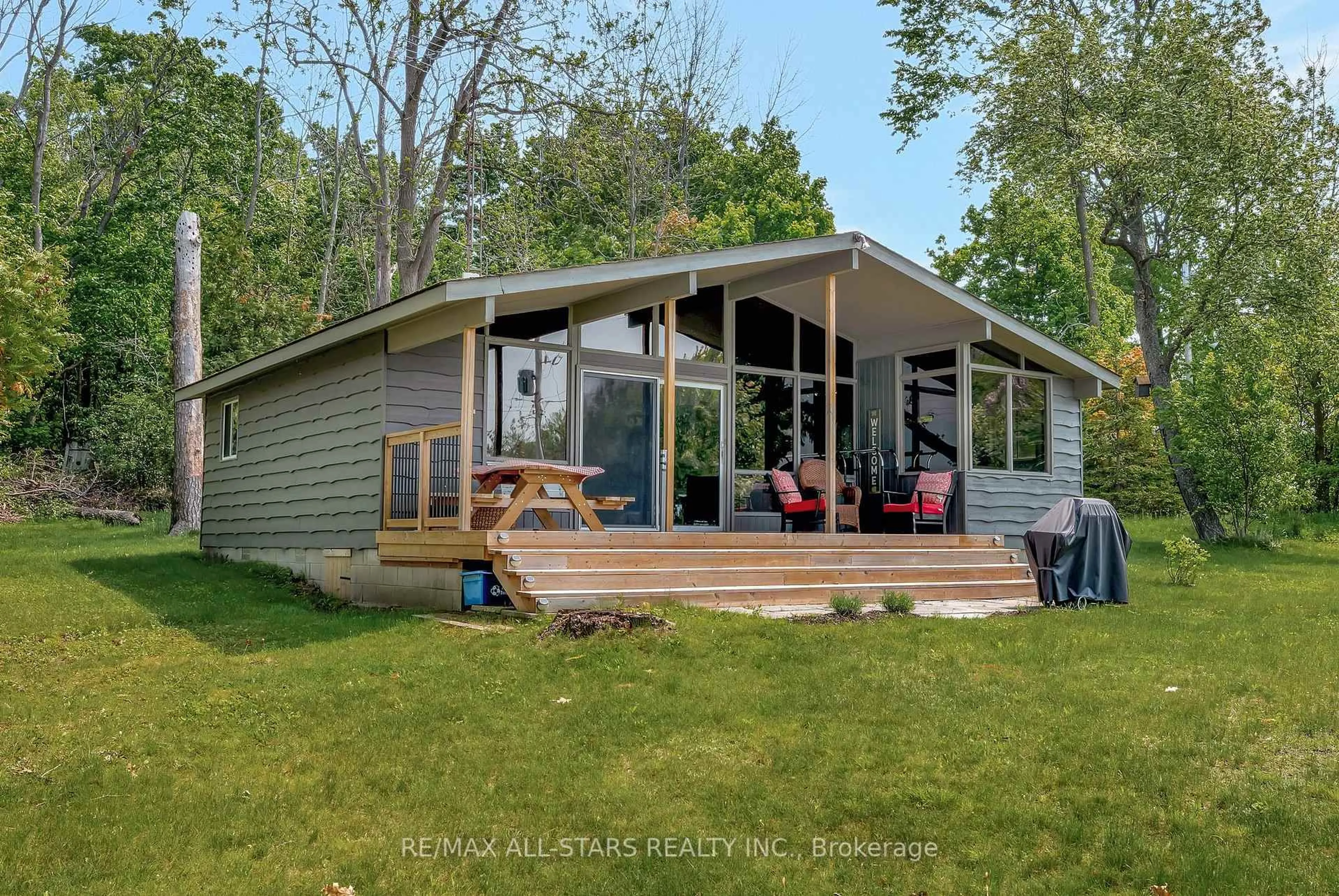 Home with vinyl exterior material, water/lake/river/ocean view for 36 Walnut St, Kawartha Lakes Ontario K0M 1N0