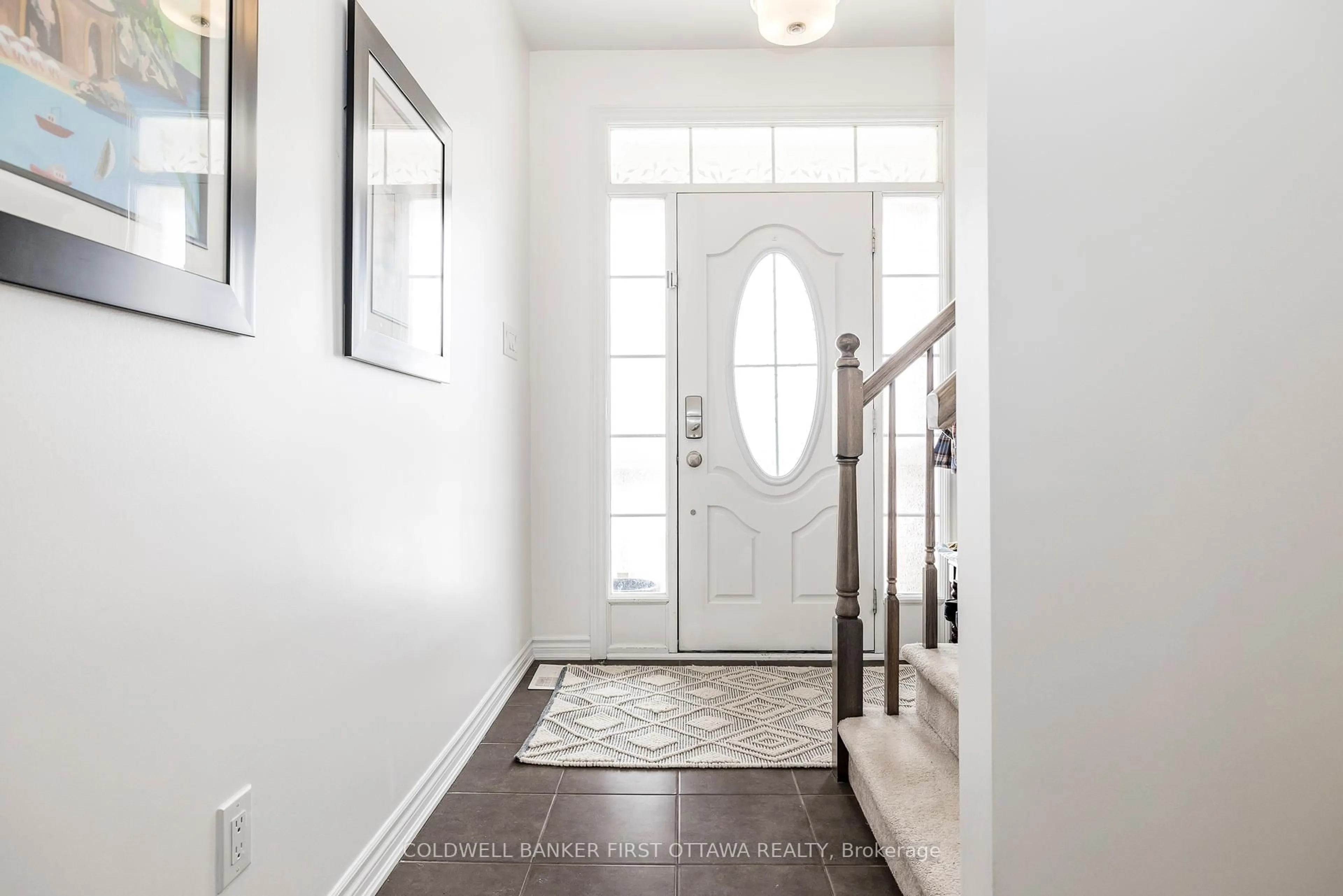 Indoor entryway for 170 FLOWING CREEK Circ, Ottawa Ontario K2M 0K2