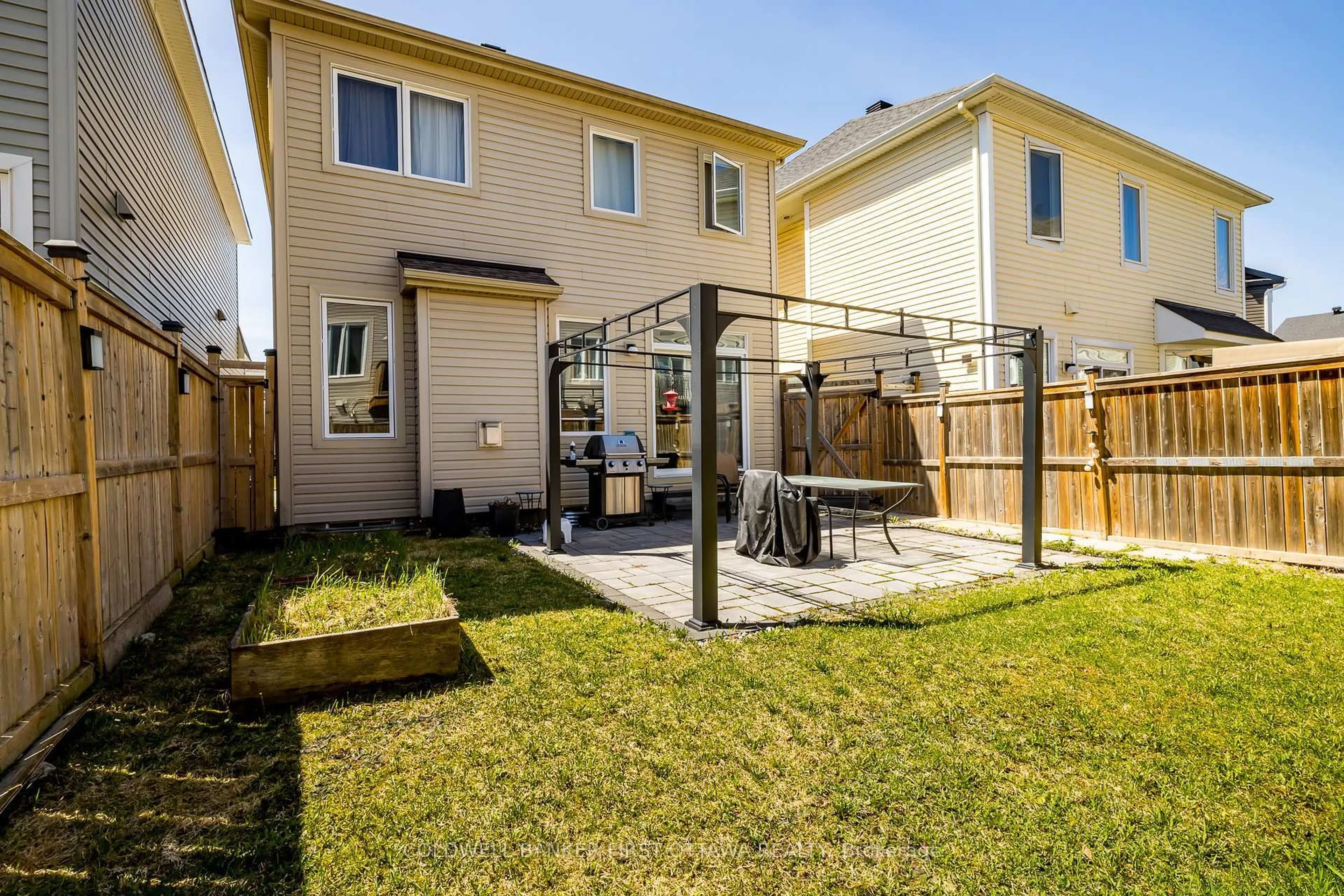 Patio, street for 170 FLOWING CREEK Circ, Ottawa Ontario K2M 0K2