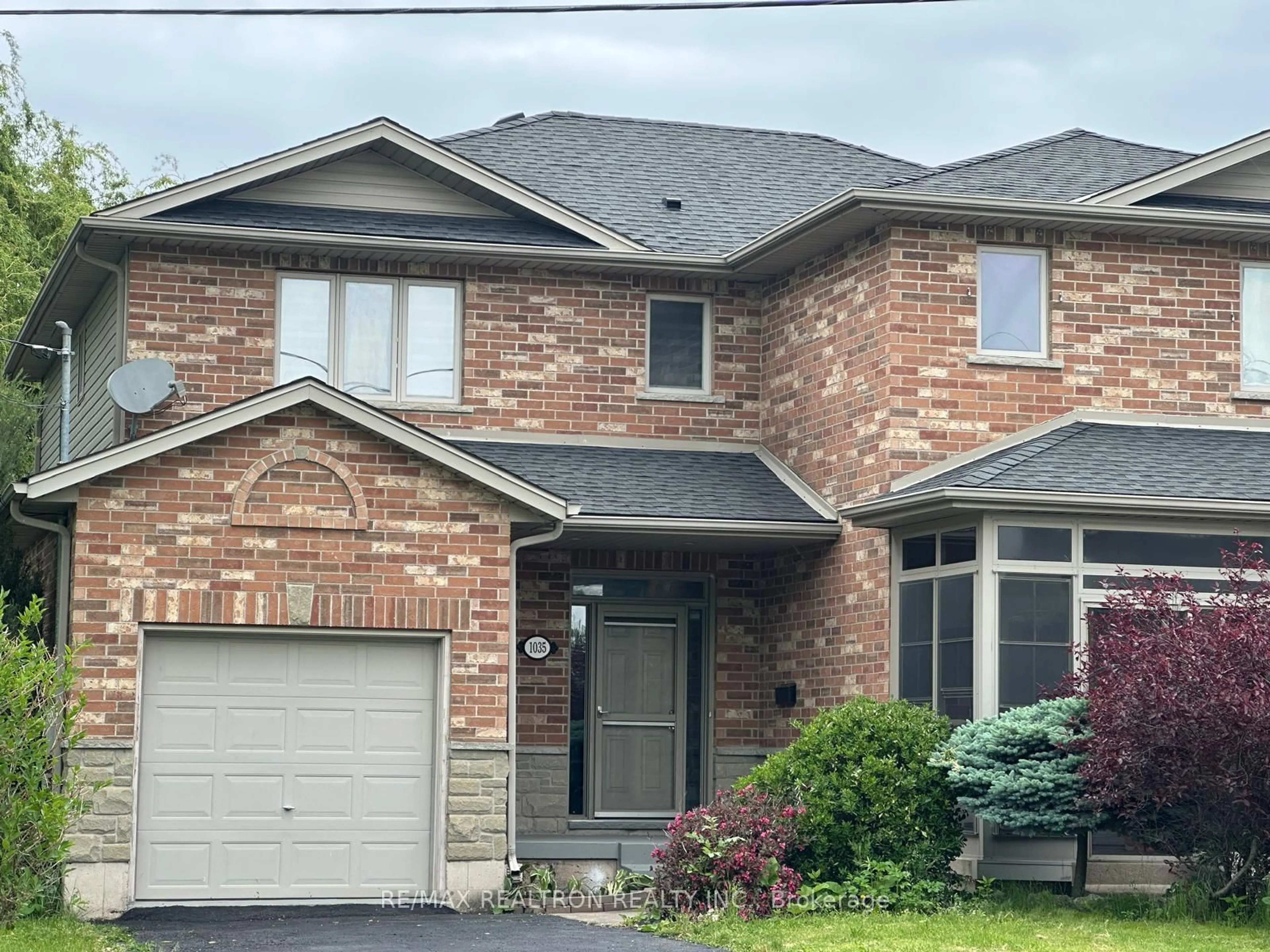 Home with brick exterior material, street for 1035 Vansickle Rd, St. Catharines Ontario L2S 2X4