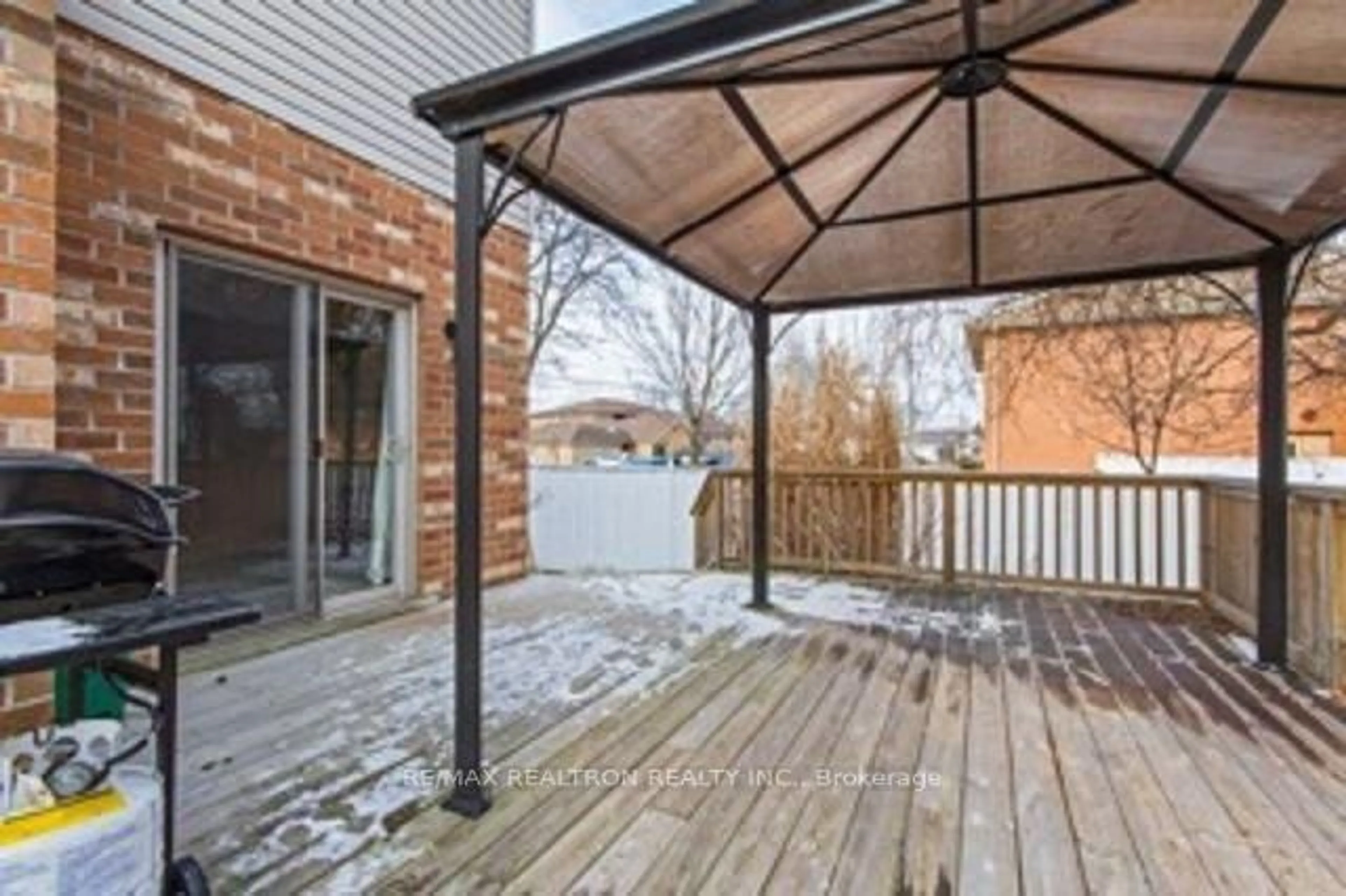 Patio, street for 1035 Vansickle Rd, St. Catharines Ontario L2S 2X4