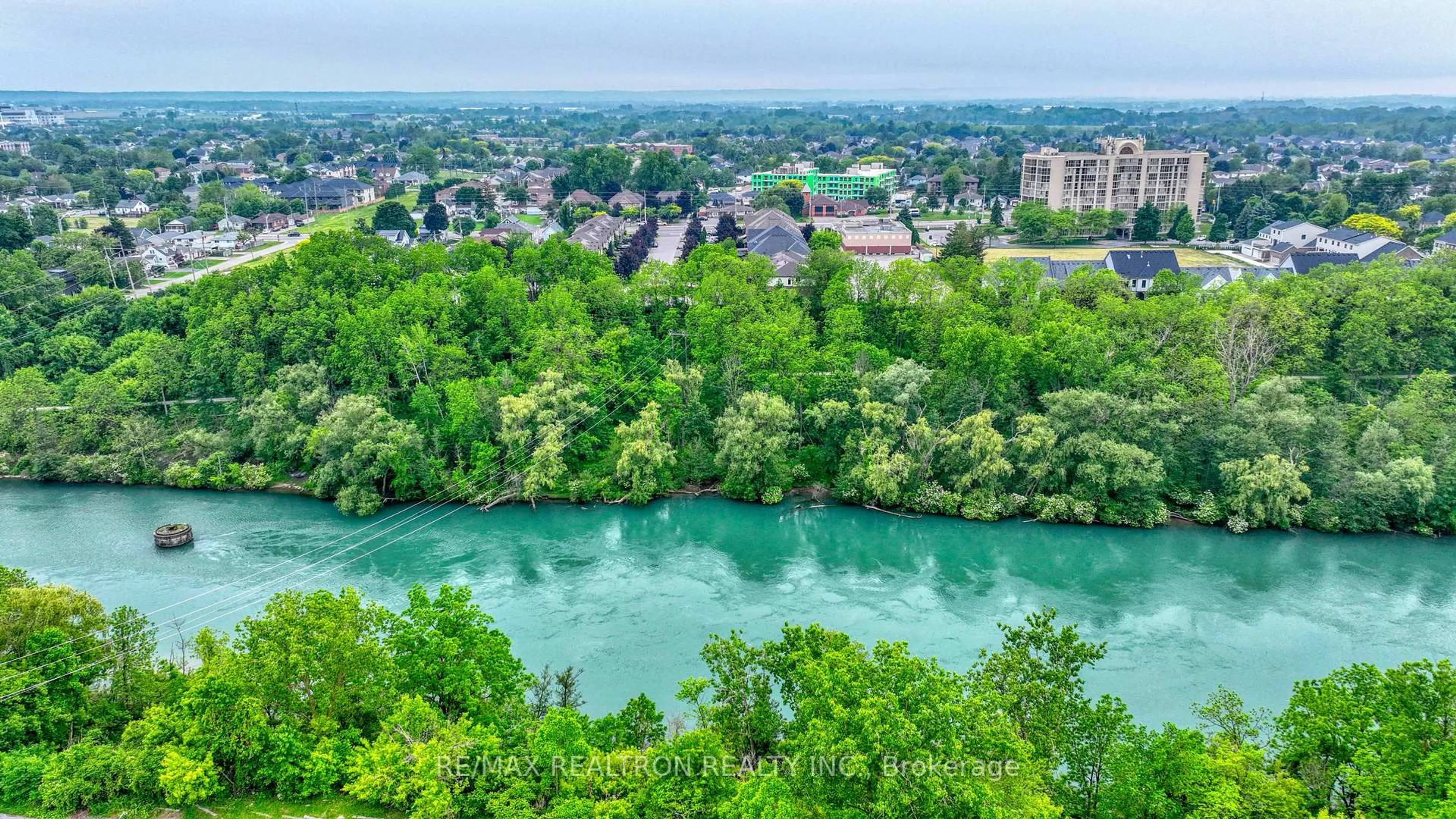A pic from outside/outdoor area/front of a property/back of a property/a pic from drone, water/lake/river/ocean view for 1035 Vansickle Rd, St. Catharines Ontario L2S 2X4
