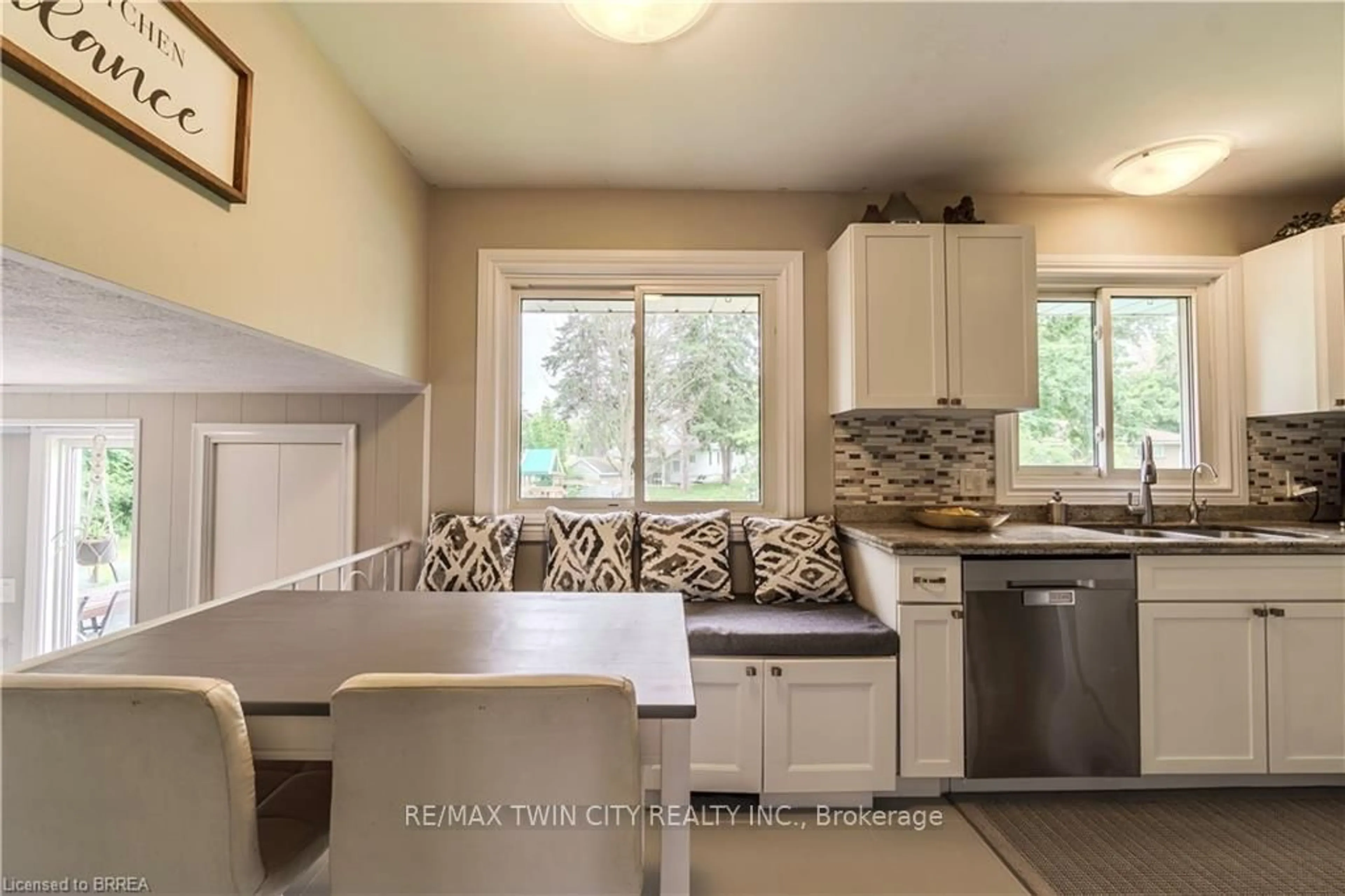 Open concept kitchen, ceramic/tile floor for 22 Japonica Cres, Brantford Ontario N3R 1N6