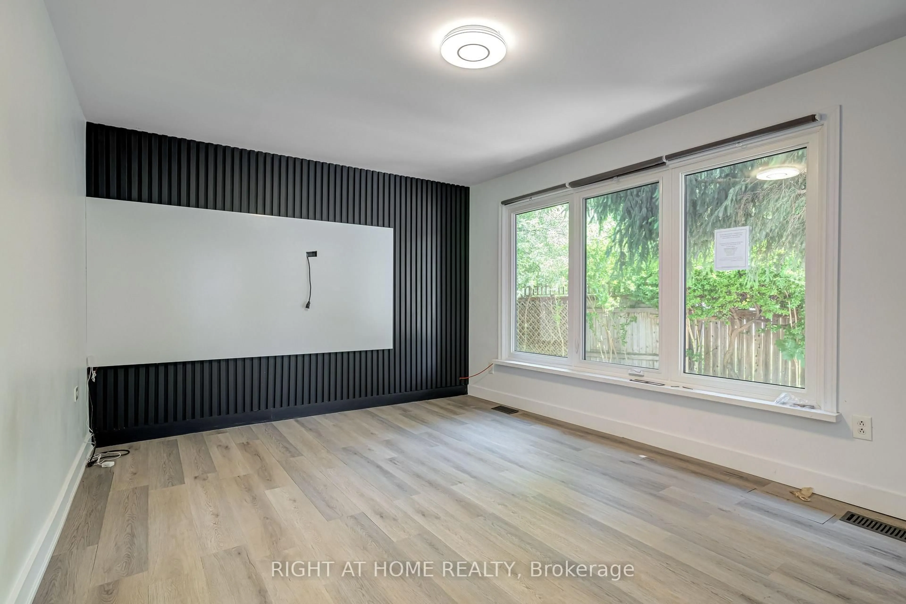 A pic of a room for 9 Belfast Crt, St. Catharines Ontario L2R 1P3