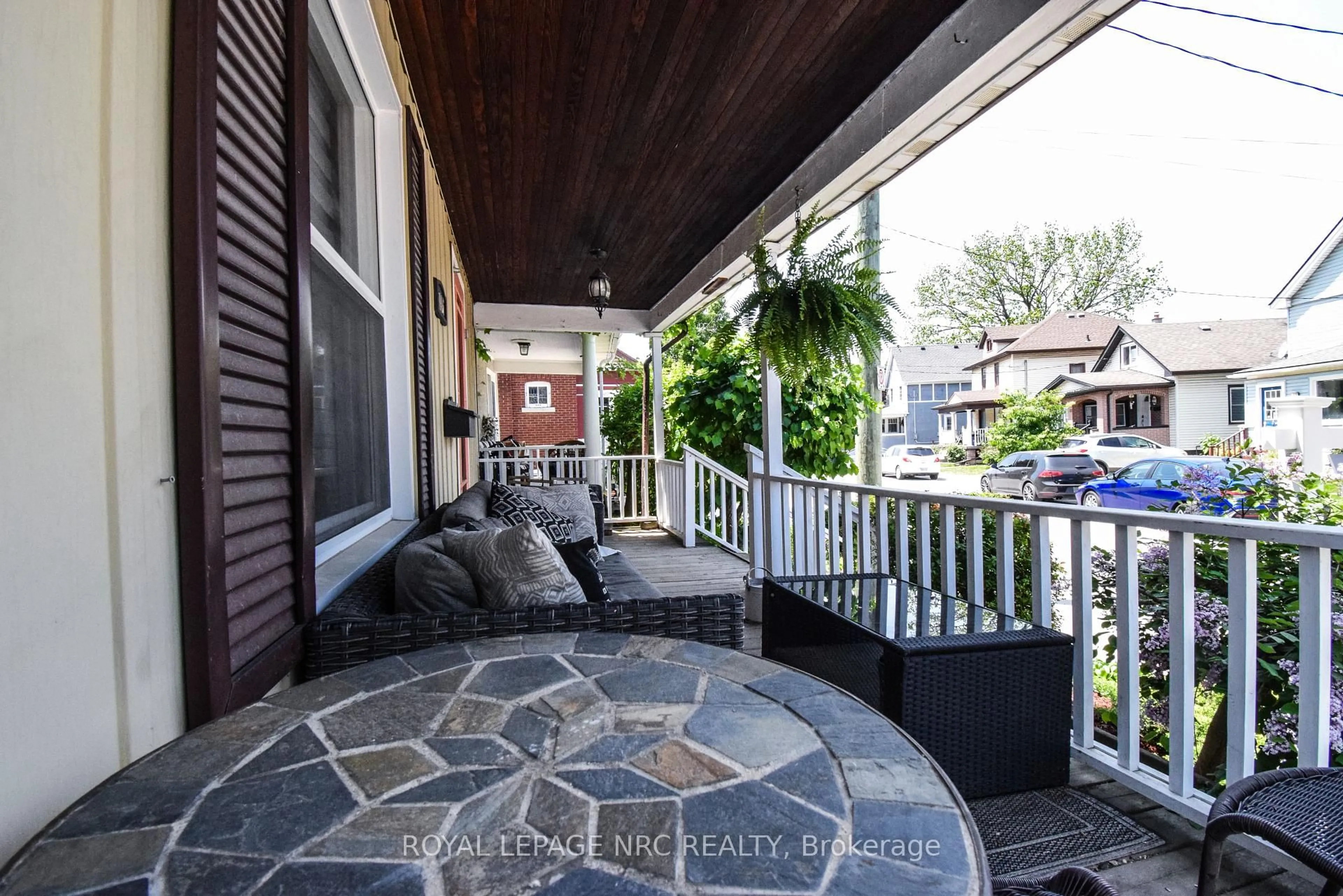 Patio, street for 116 Lowell Ave, St. Catharines Ontario L2R 2E2