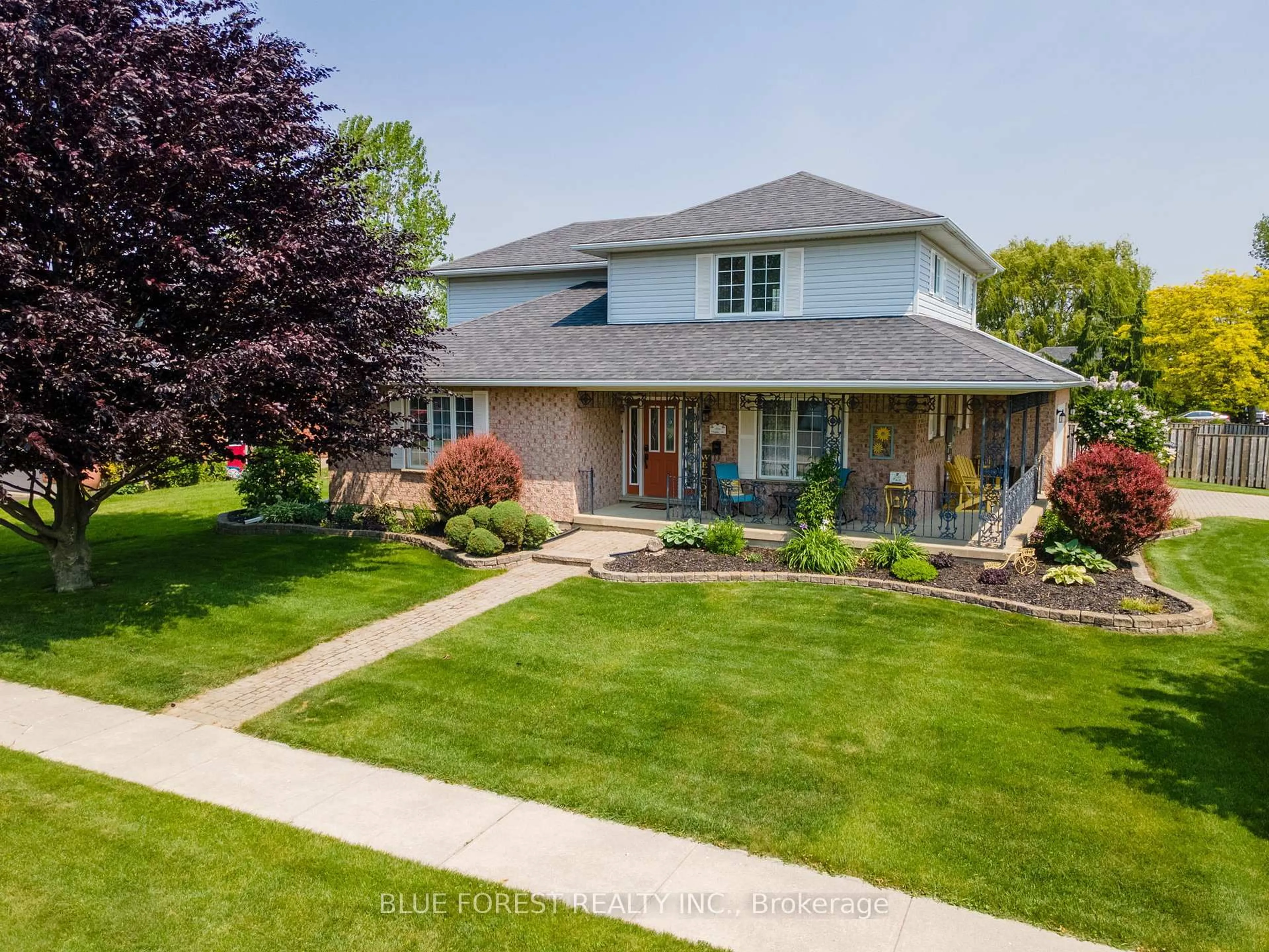 A pic from outside/outdoor area/front of a property/back of a property/a pic from drone, street for 1 Thistle St, Dutton/Dunwich Ontario N0L 1J0