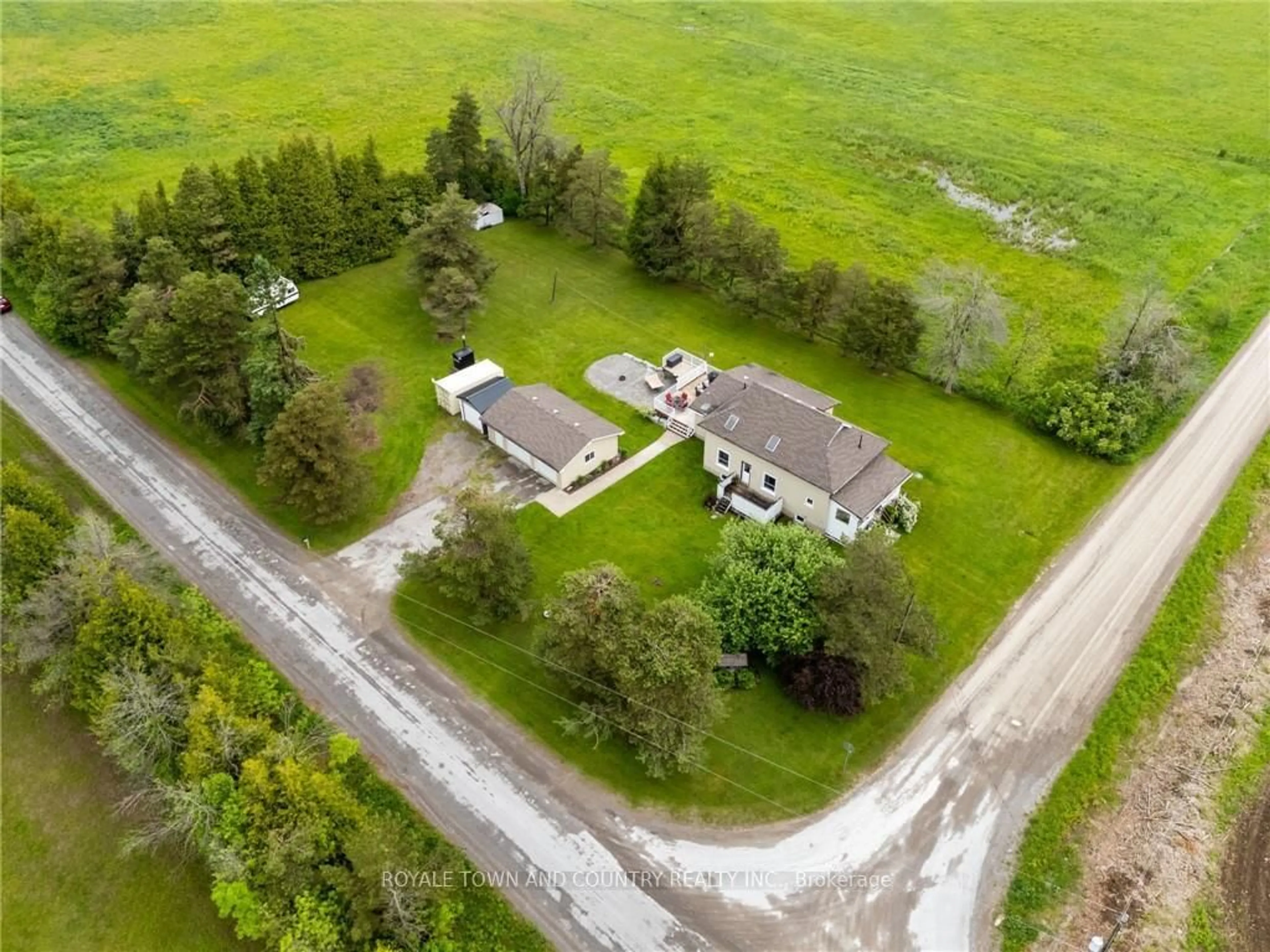 A pic from outside/outdoor area/front of a property/back of a property/a pic from drone, building for 1320 Heights Rd, Kawartha Lakes Ontario K9V 4R3