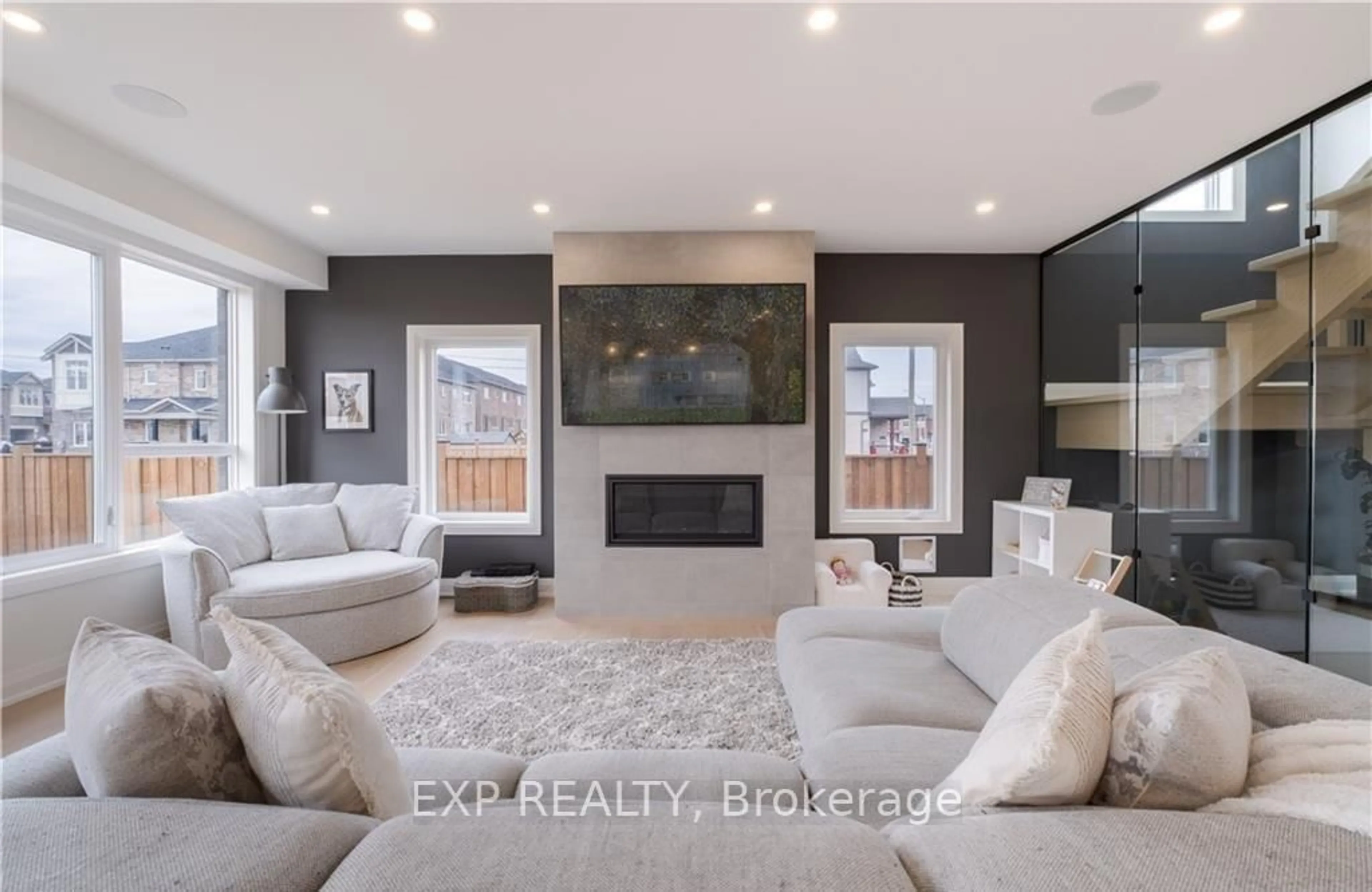 Living room with furniture, unknown for 81 Homestead Way, Thorold Ontario L2V 0J8