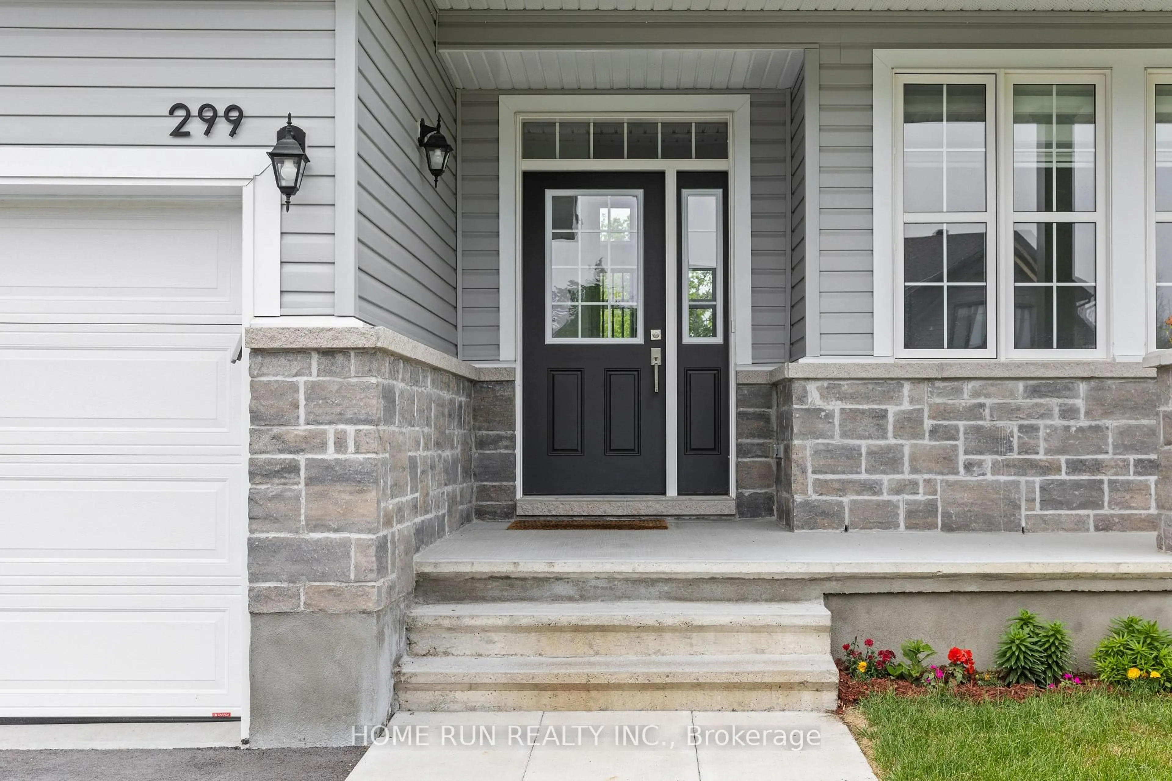 Indoor entryway for 299 Antler Crt, Almonte Ontario K0A 1A0