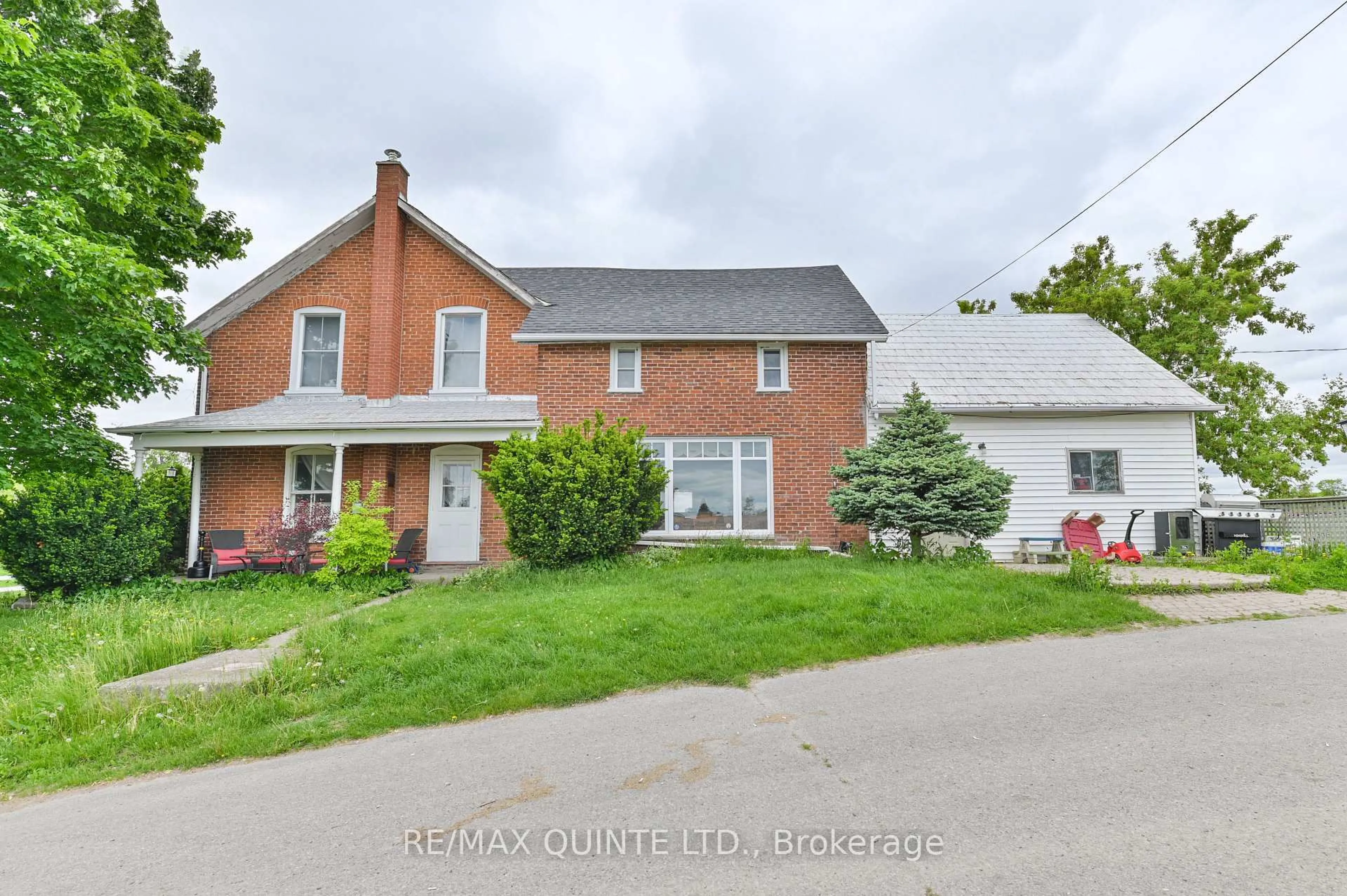 A pic from outside/outdoor area/front of a property/back of a property/a pic from drone, street for 472 Maple Rd, Stirling Ontario K0K 3E0