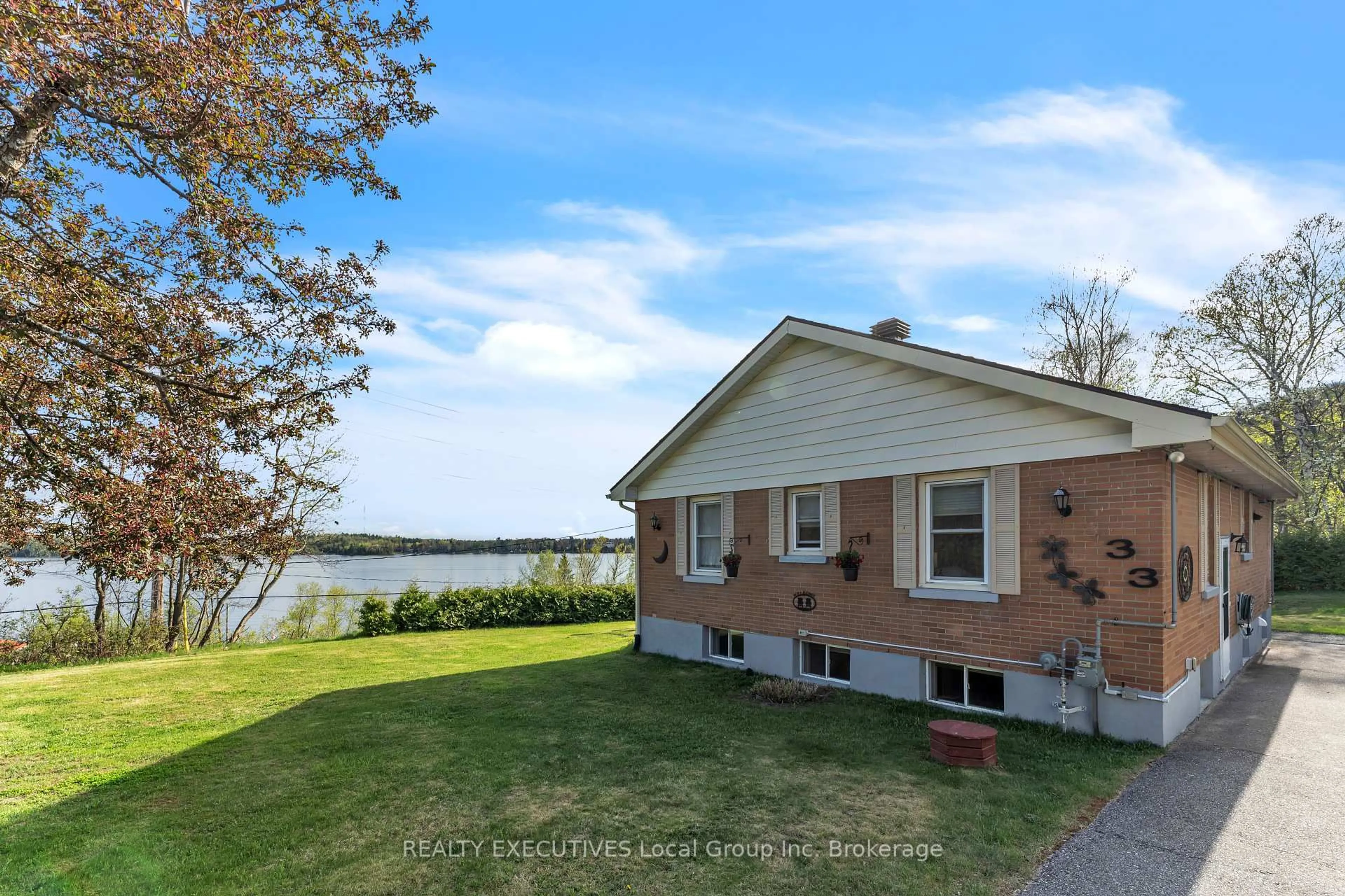 Unknown for 33 Coles St, North Bay Ontario P1B 8G4