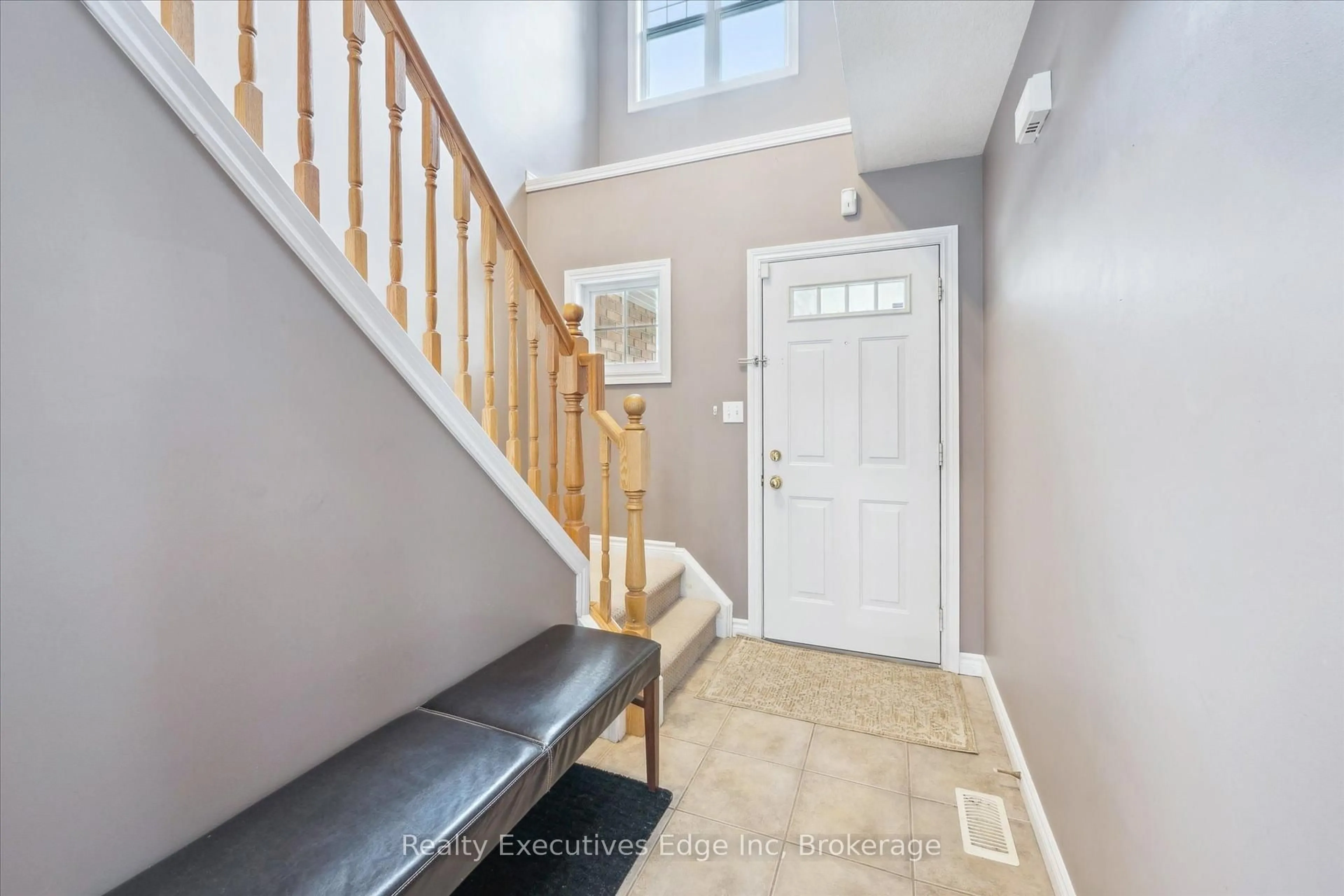 Indoor entryway for 165 Terraview Cres #92, Guelph Ontario N1G 5G9
