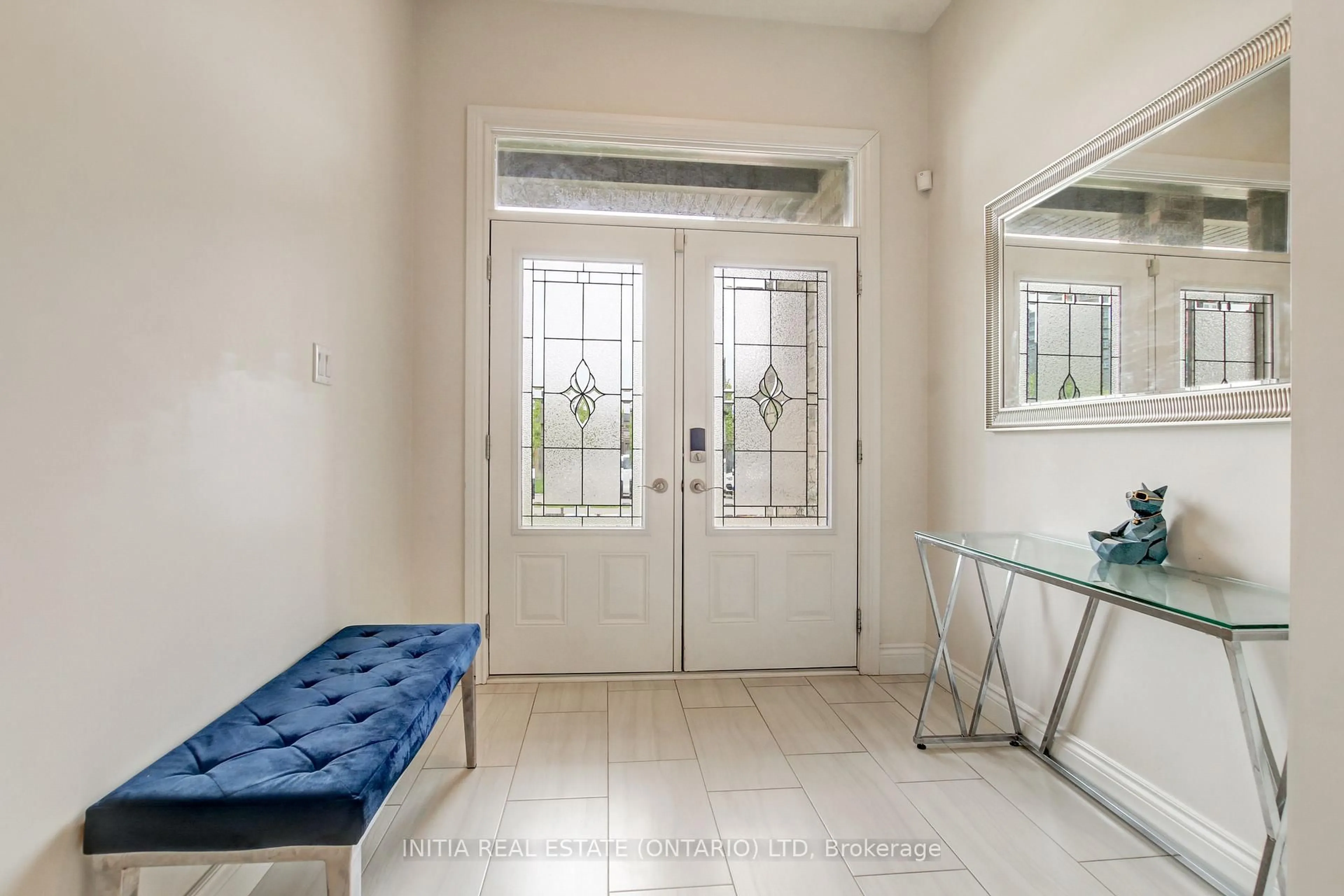 Indoor entryway for 1326 Thornley St, London South Ontario N6K 0G7