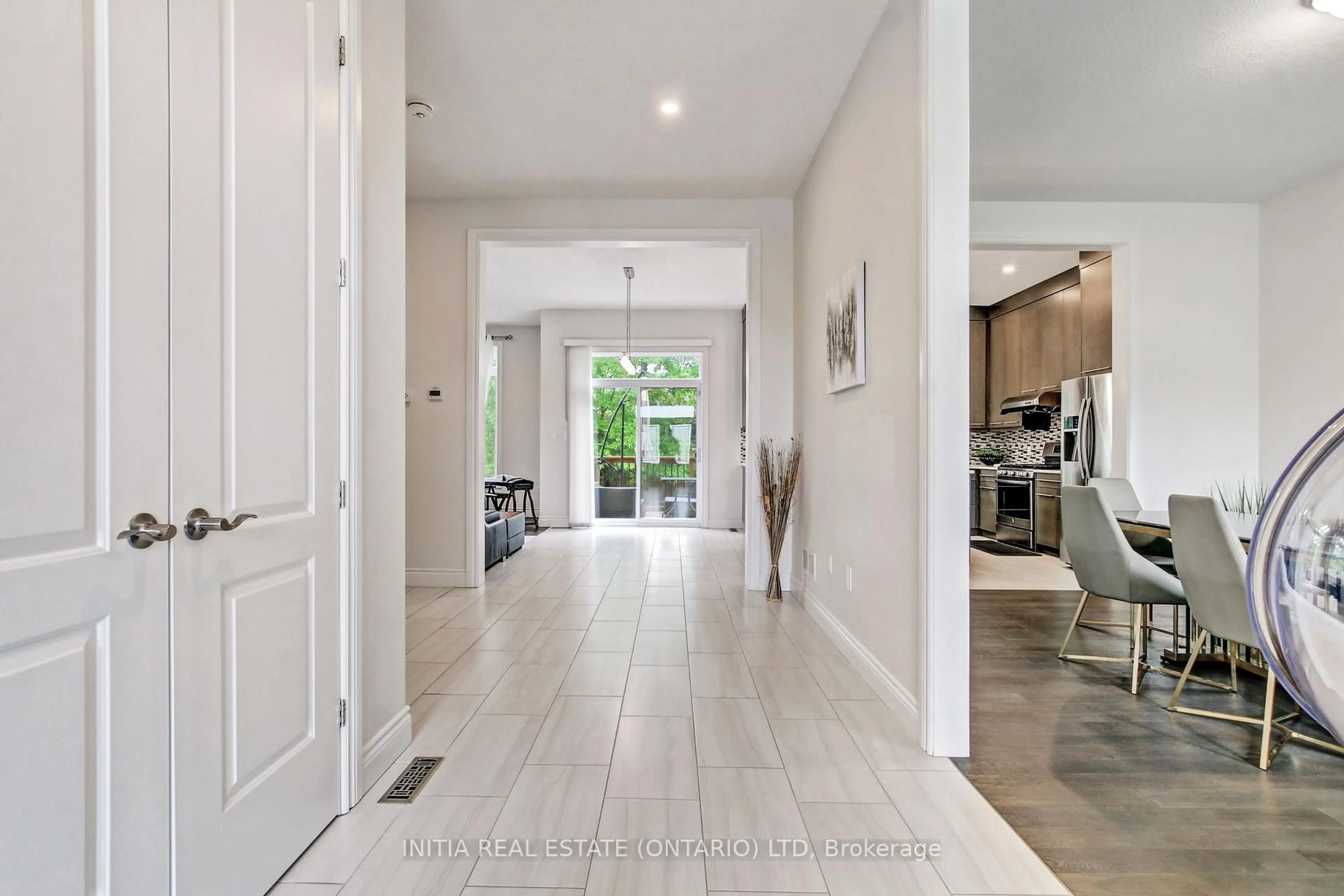 Indoor entryway for 1326 Thornley St, London South Ontario N6K 0G7