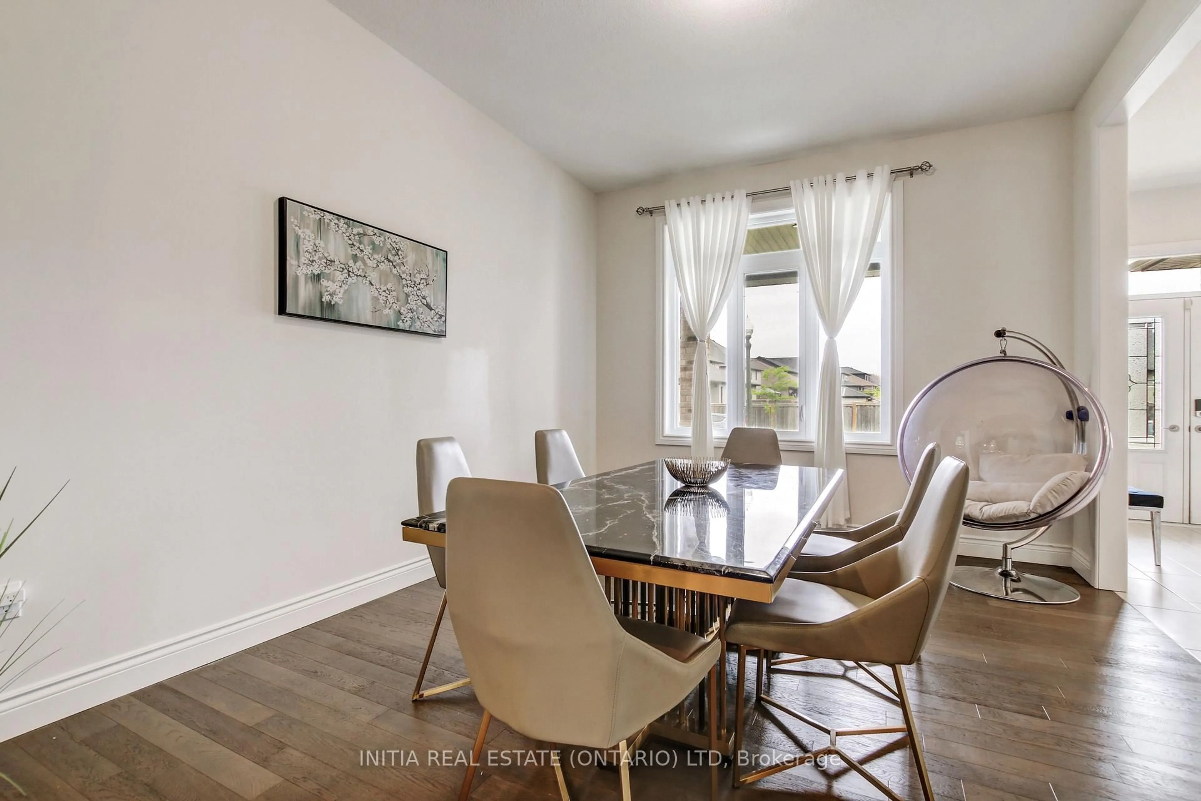 Dining room, unknown for 1326 Thornley St, London South Ontario N6K 0G7