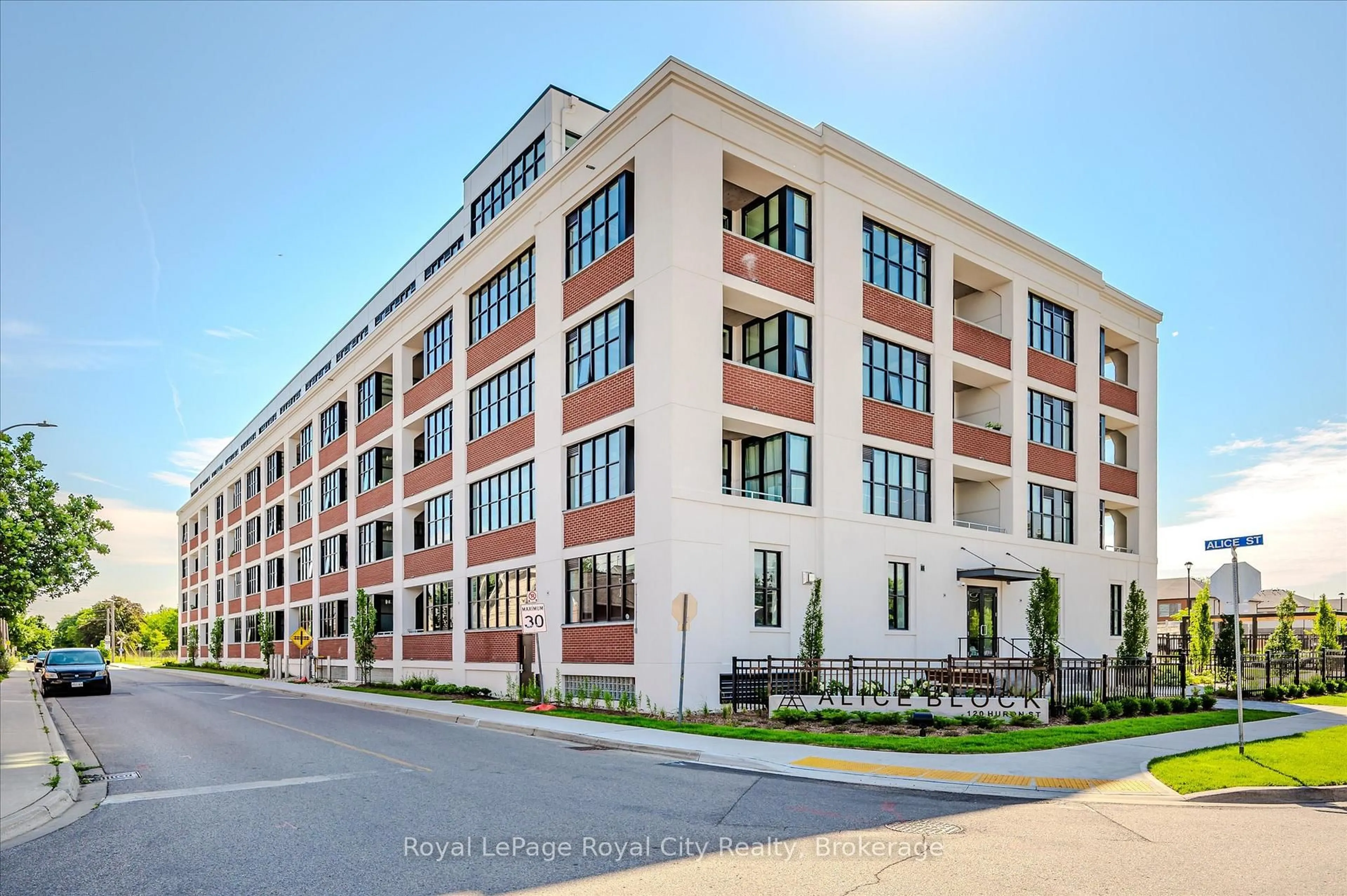 Unknown for 120 Huron St #522, Guelph Ontario N1E 0T8