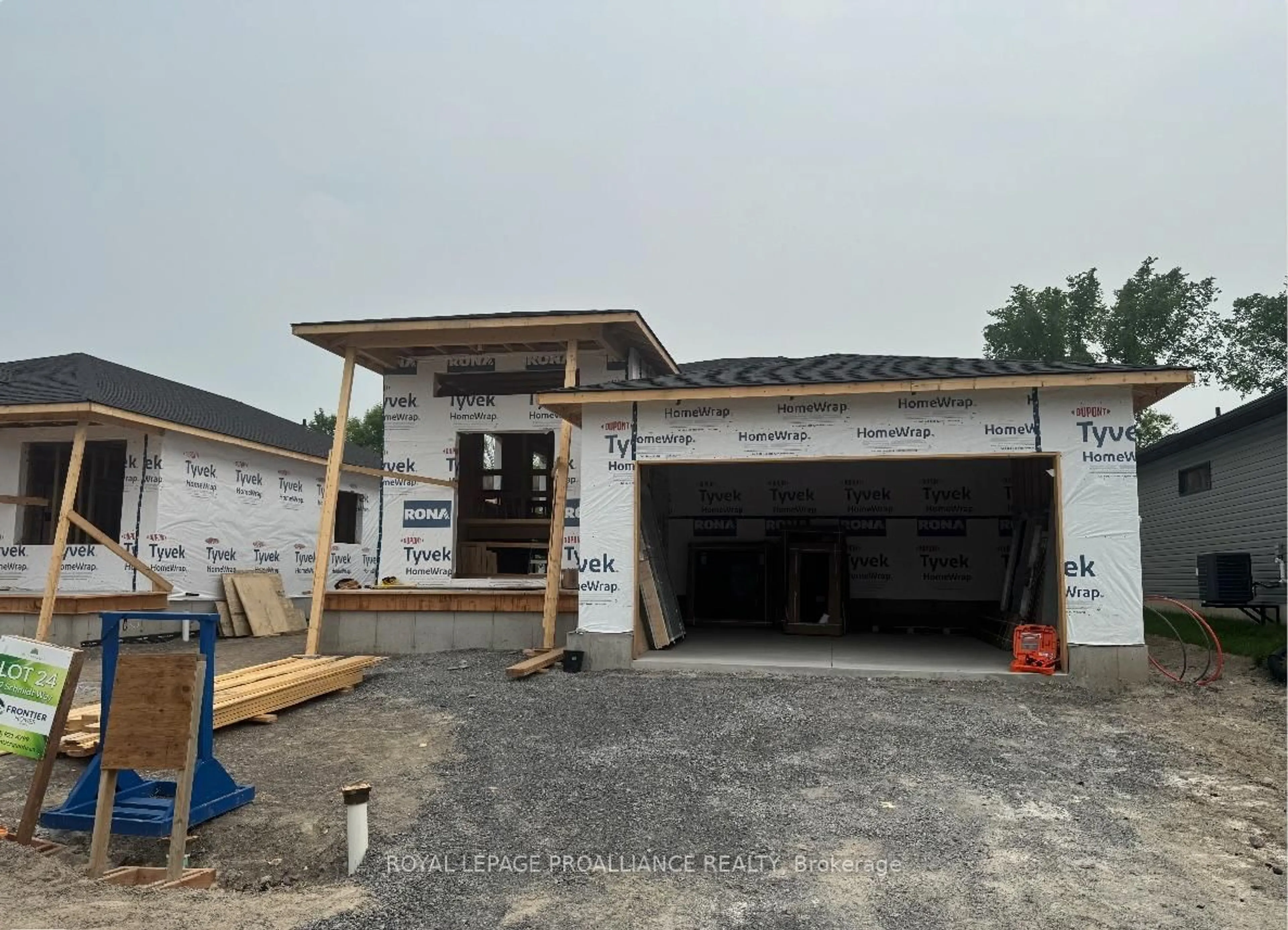 Indoor garage for 27 Schmidt Way, Quinte West Ontario K8V 0L5