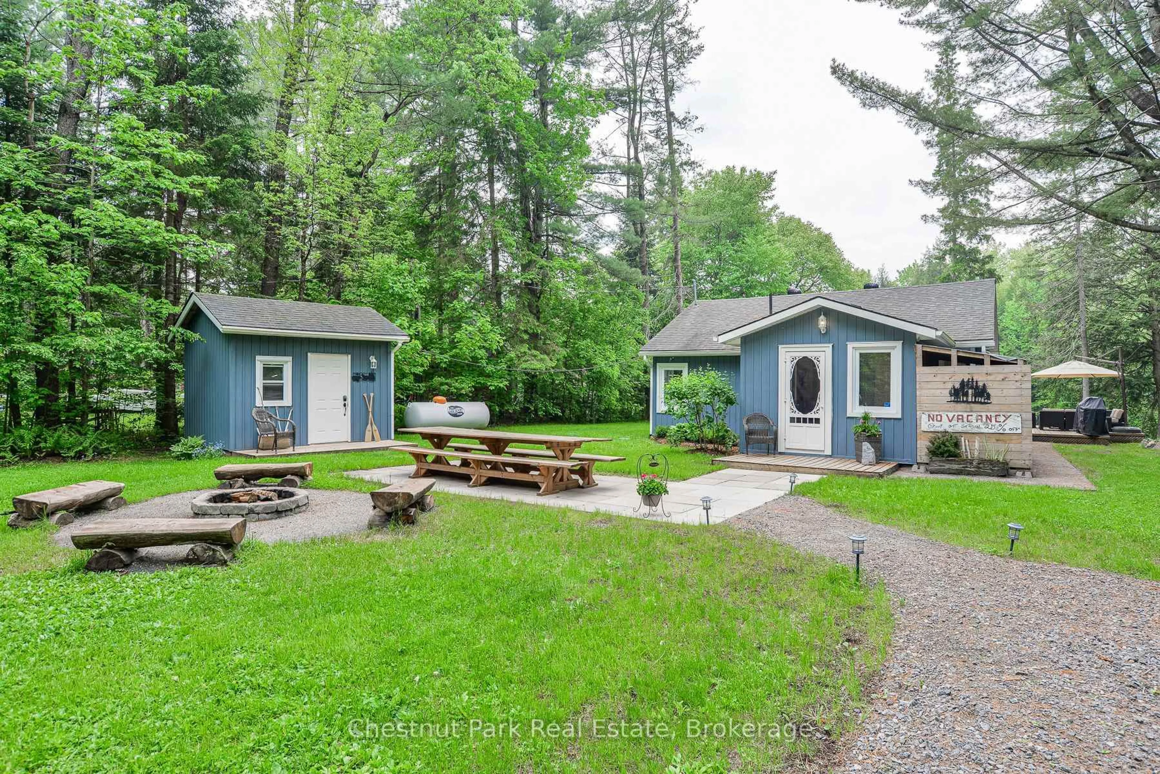 Patio, street for 76 Balsam Chutes Rd, Huntsville Ontario P0B 1L0