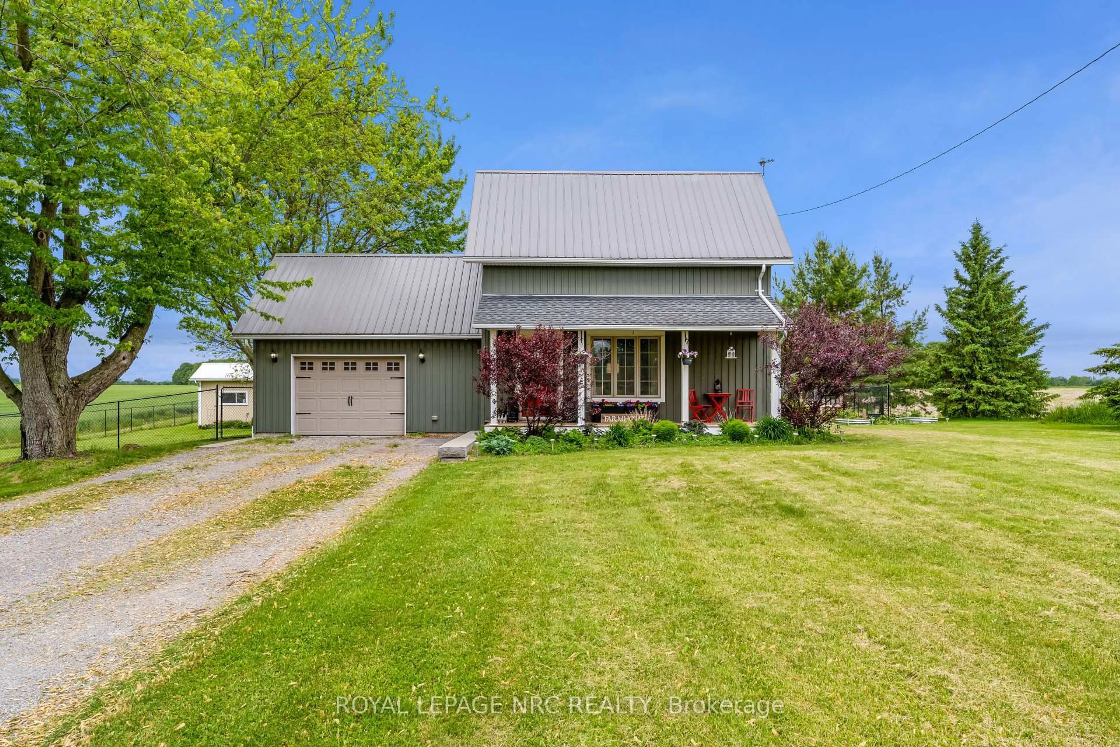 A pic from outside/outdoor area/front of a property/back of a property/a pic from drone, street for 1213 Robinson Rd, Haldimand Ontario N1A 2W1