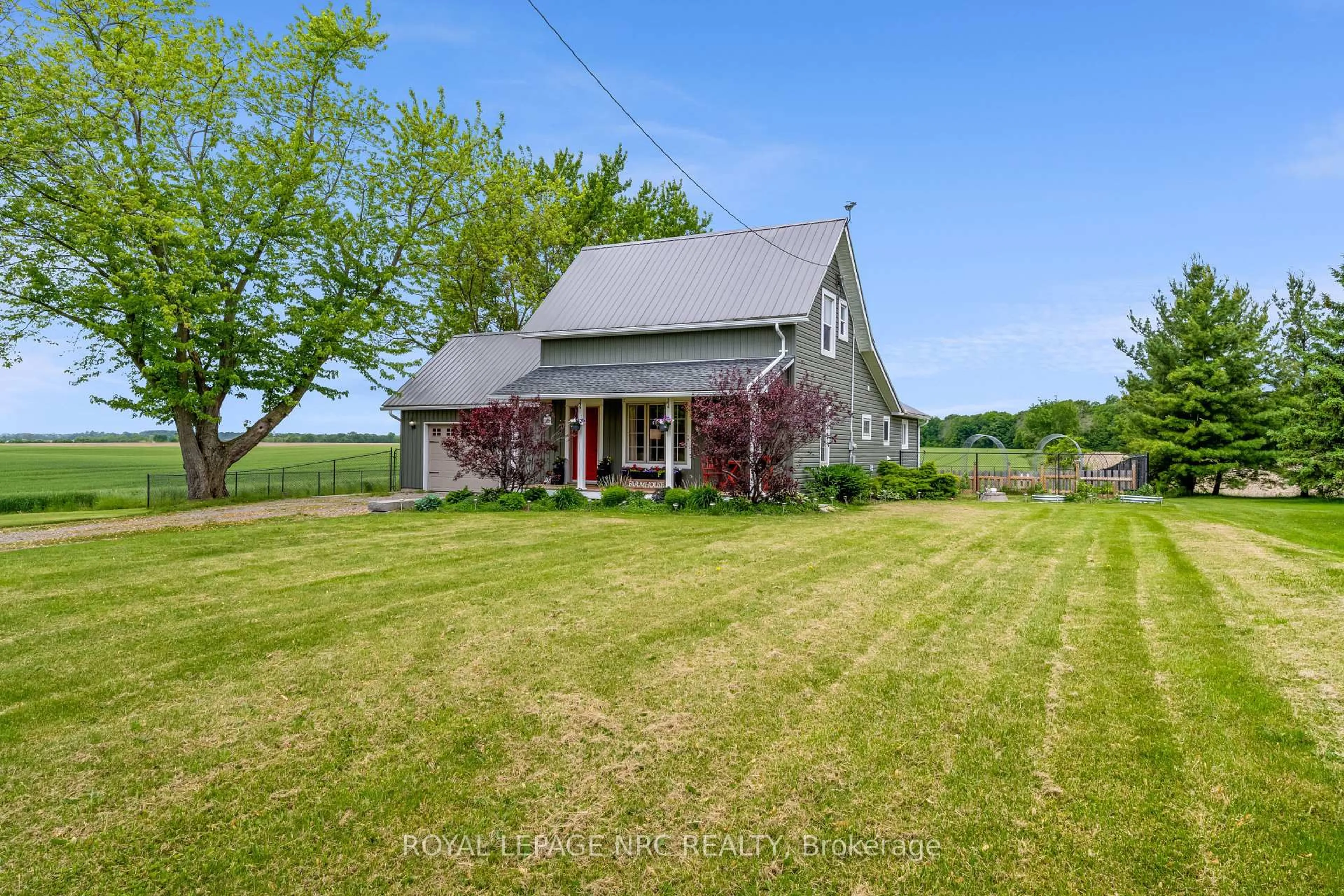 A pic from outside/outdoor area/front of a property/back of a property/a pic from drone, unknown for 1213 Robinson Rd, Haldimand Ontario N1A 2W1