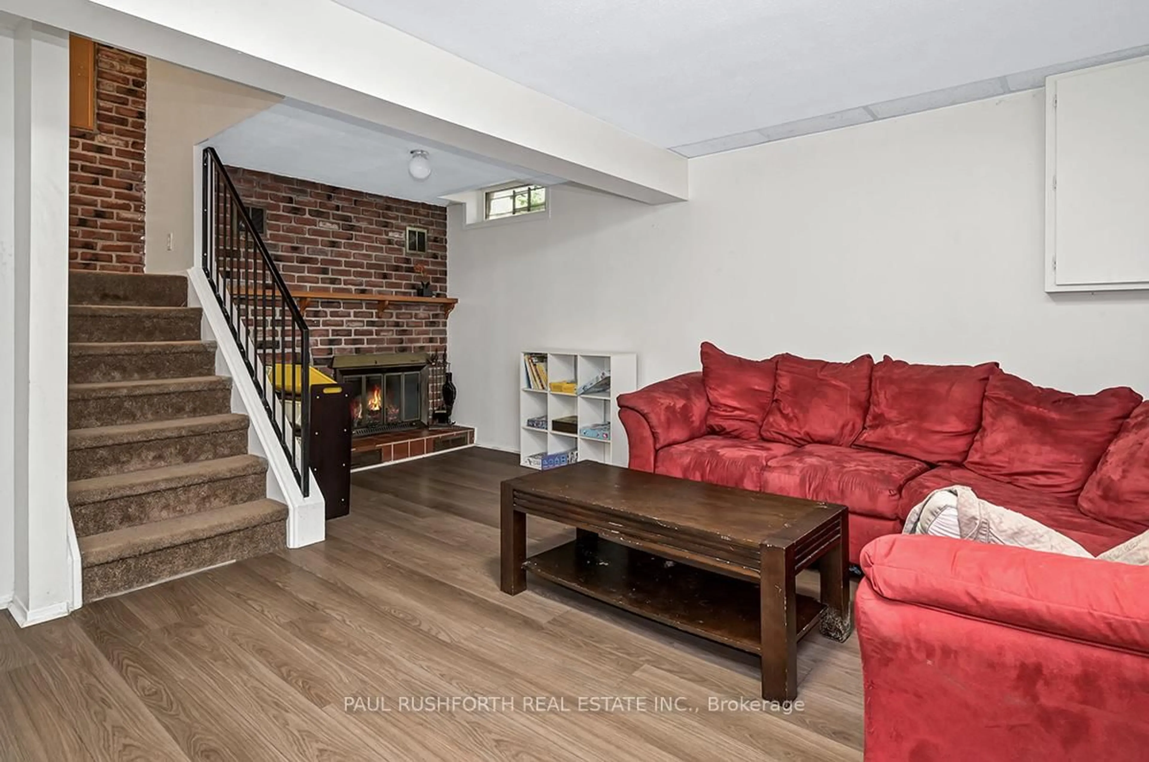 Living room with furniture, unknown for 30 Compata Way, Gloucester Ontario K1B 4W9