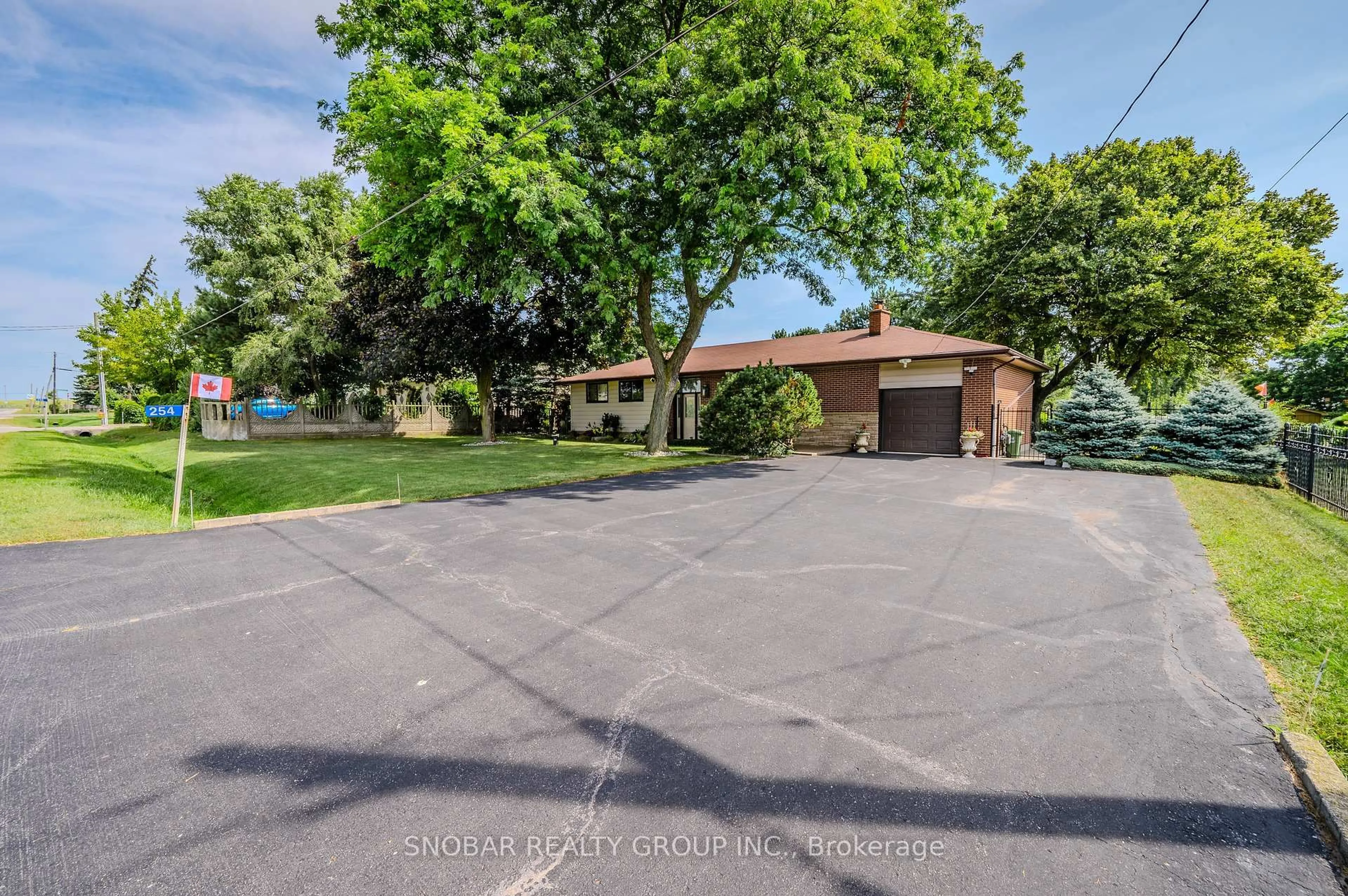 A pic from outside/outdoor area/front of a property/back of a property/a pic from drone, street for 254 Sydenham Rd, Hamilton Ontario L9H 5E2