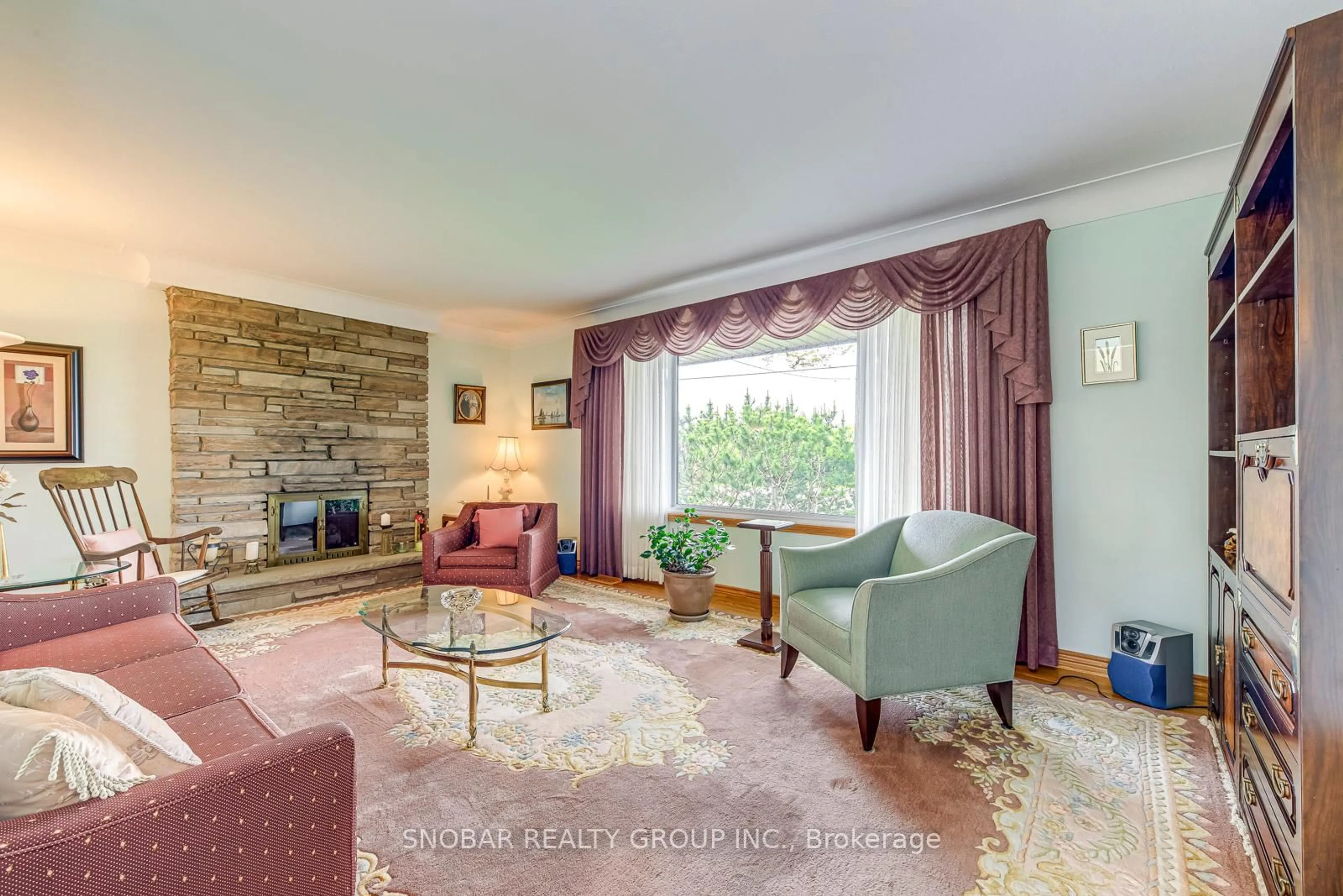 Living room with furniture, unknown for 254 Sydenham Rd, Hamilton Ontario L9H 5E2