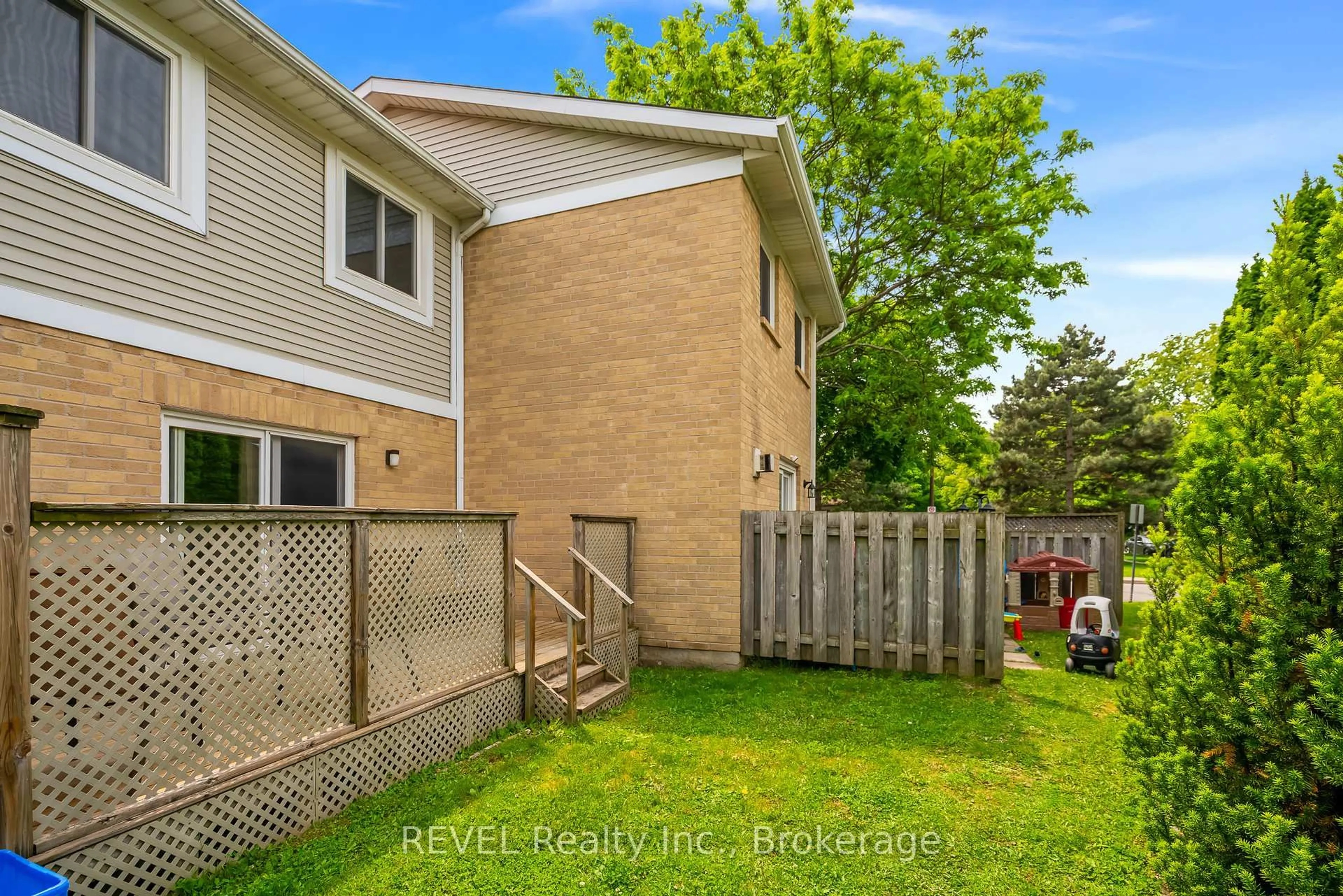 Patio, unknown for 38 Elma St #2, St. Catharines Ontario L2N 6Z3