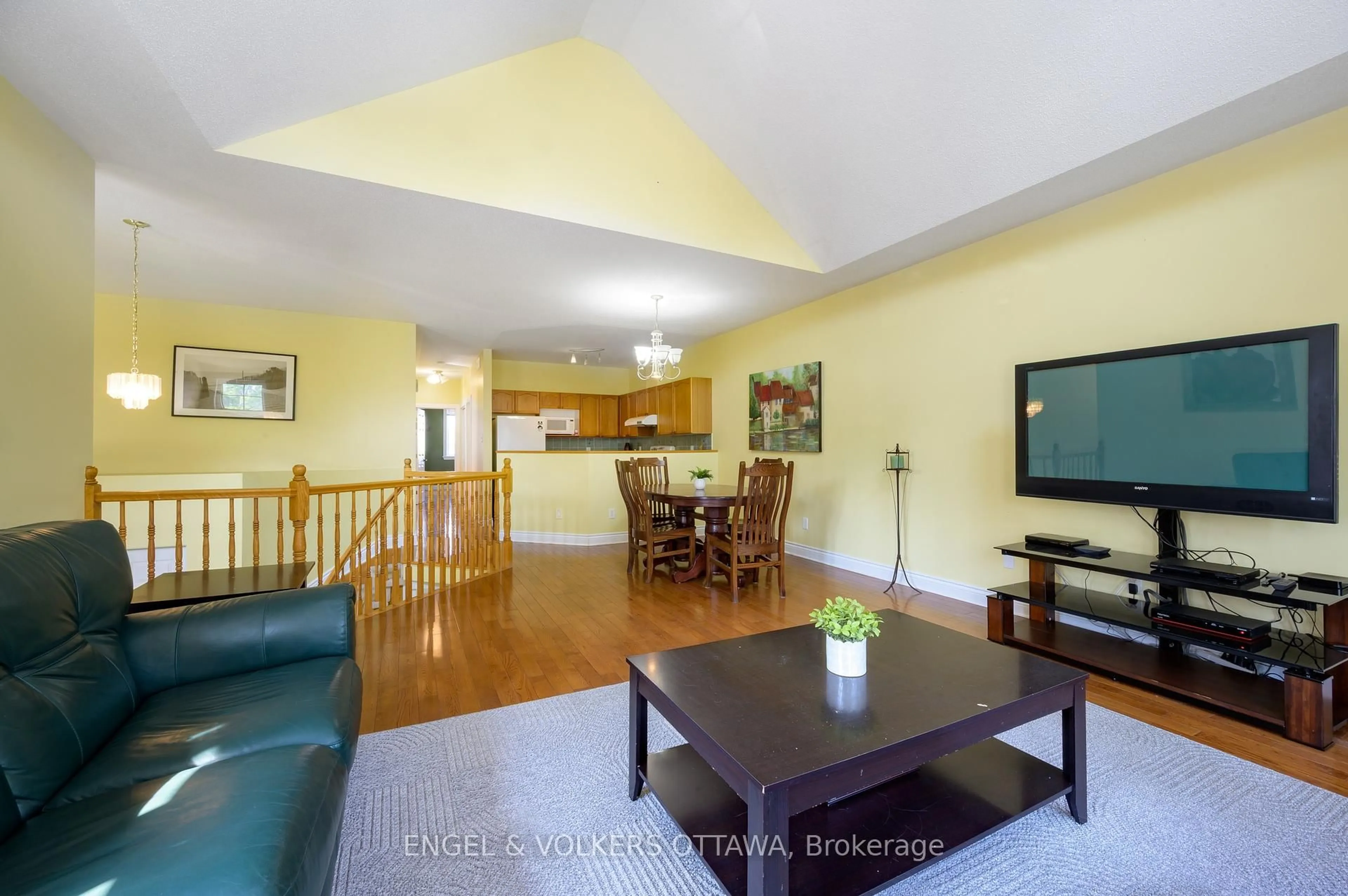 Living room with furniture, unknown for 43 Castle Glen Cres, Ottawa Ontario K2L 4G9