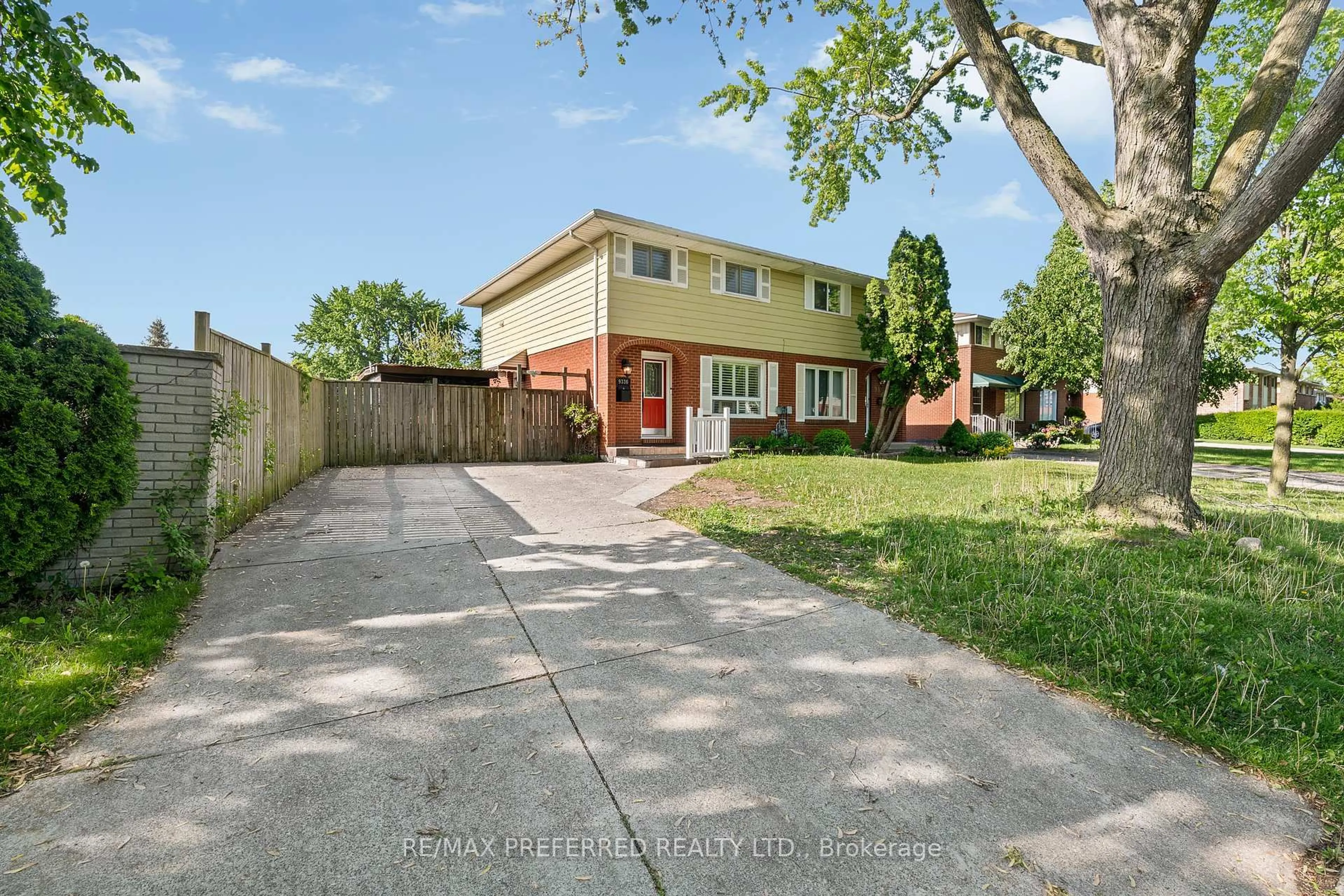 A pic from outside/outdoor area/front of a property/back of a property/a pic from drone, street for 9336 Alten Dr, Windsor Ontario N8R 1V8