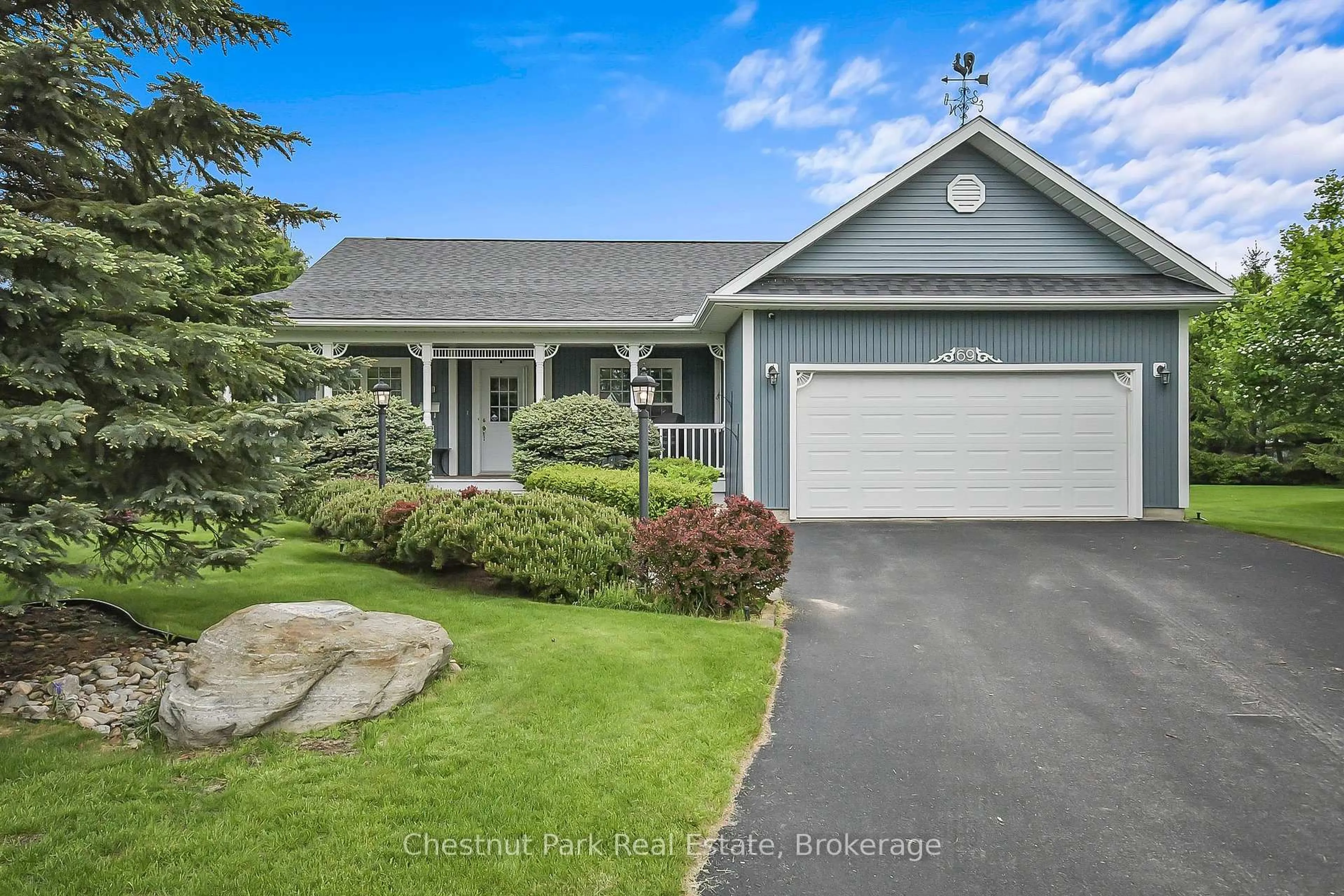 Home with vinyl exterior material, street for 69 Ewing St, Bracebridge Ontario P1L 2H7