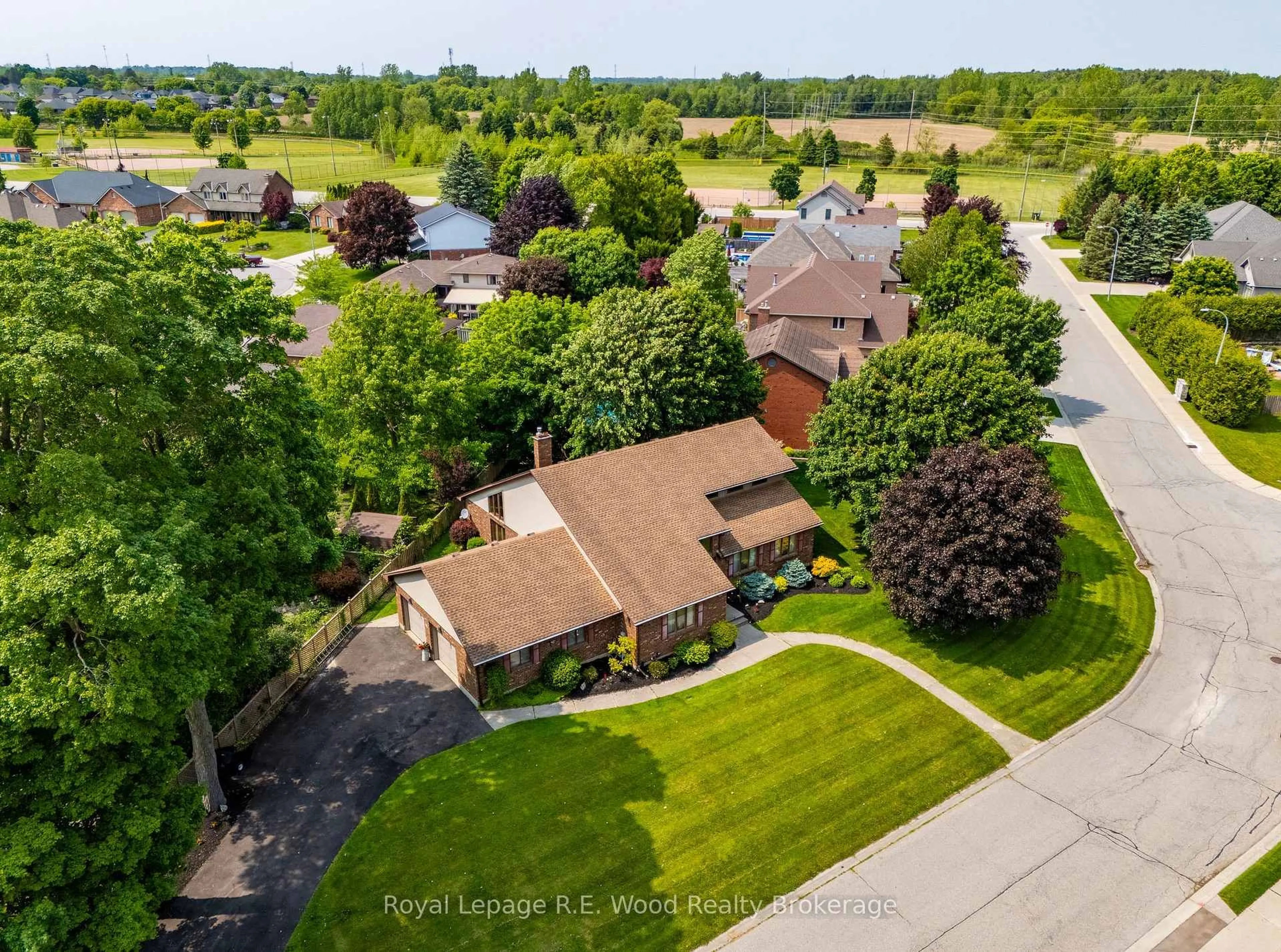 A pic from outside/outdoor area/front of a property/back of a property/a pic from drone, street for 44 Demeyere Ave, Tillsonburg Ontario N4G 5G8