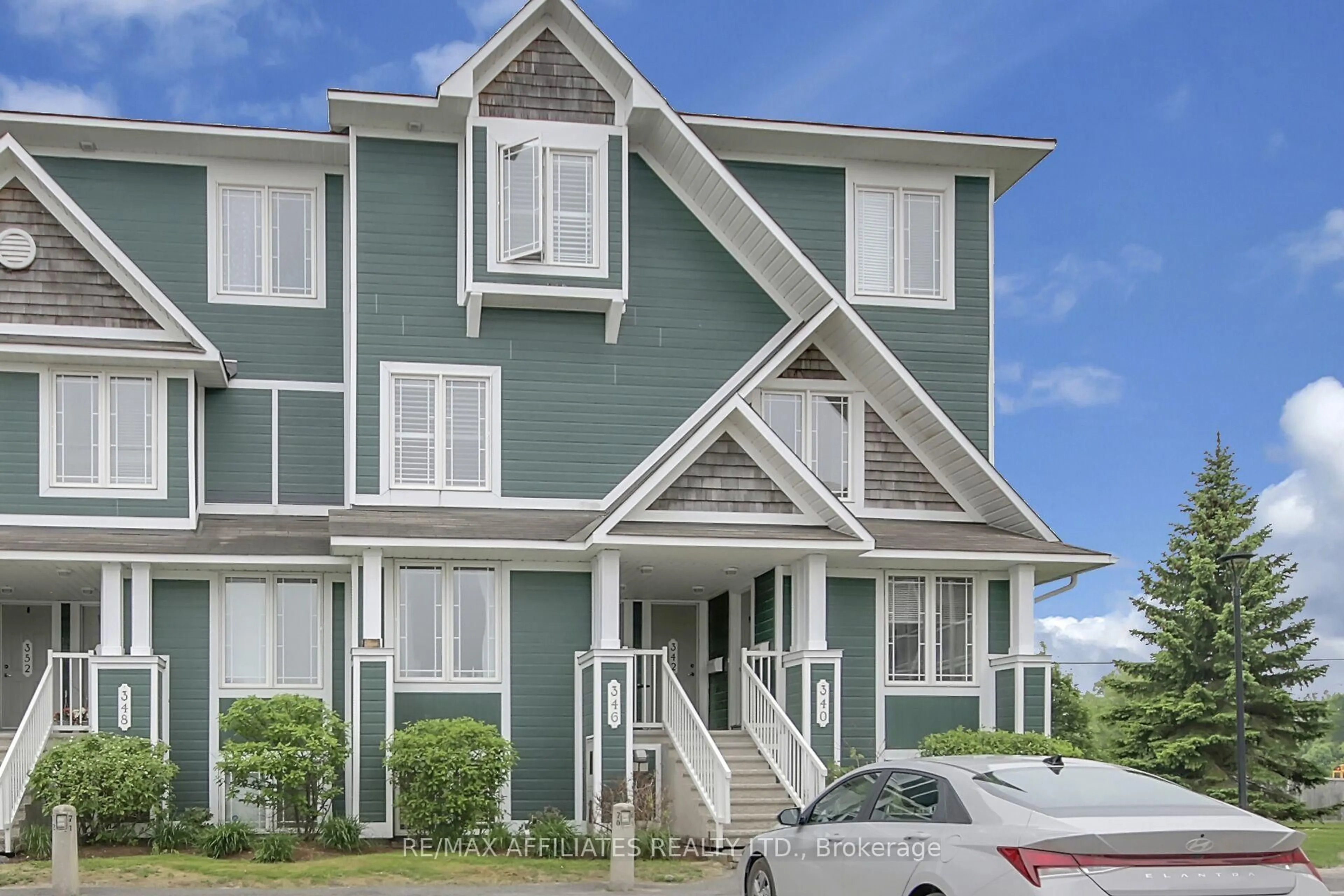 Home with vinyl exterior material, unknown for 340 Crownridge Dr, Kanata Ontario K2M 3A4