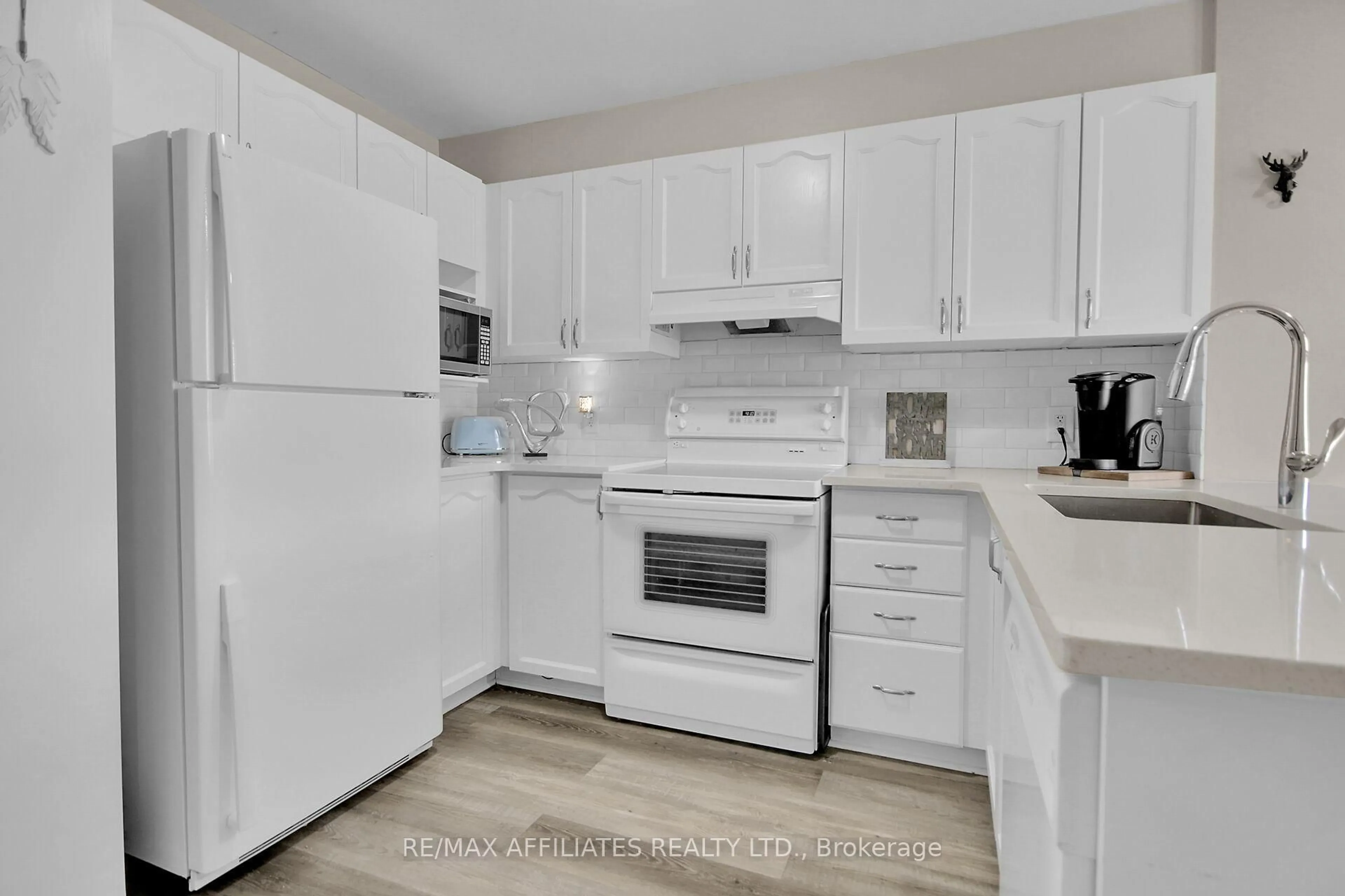 Standard kitchen, unknown for 340 Crownridge Dr, Kanata Ontario K2M 3A4