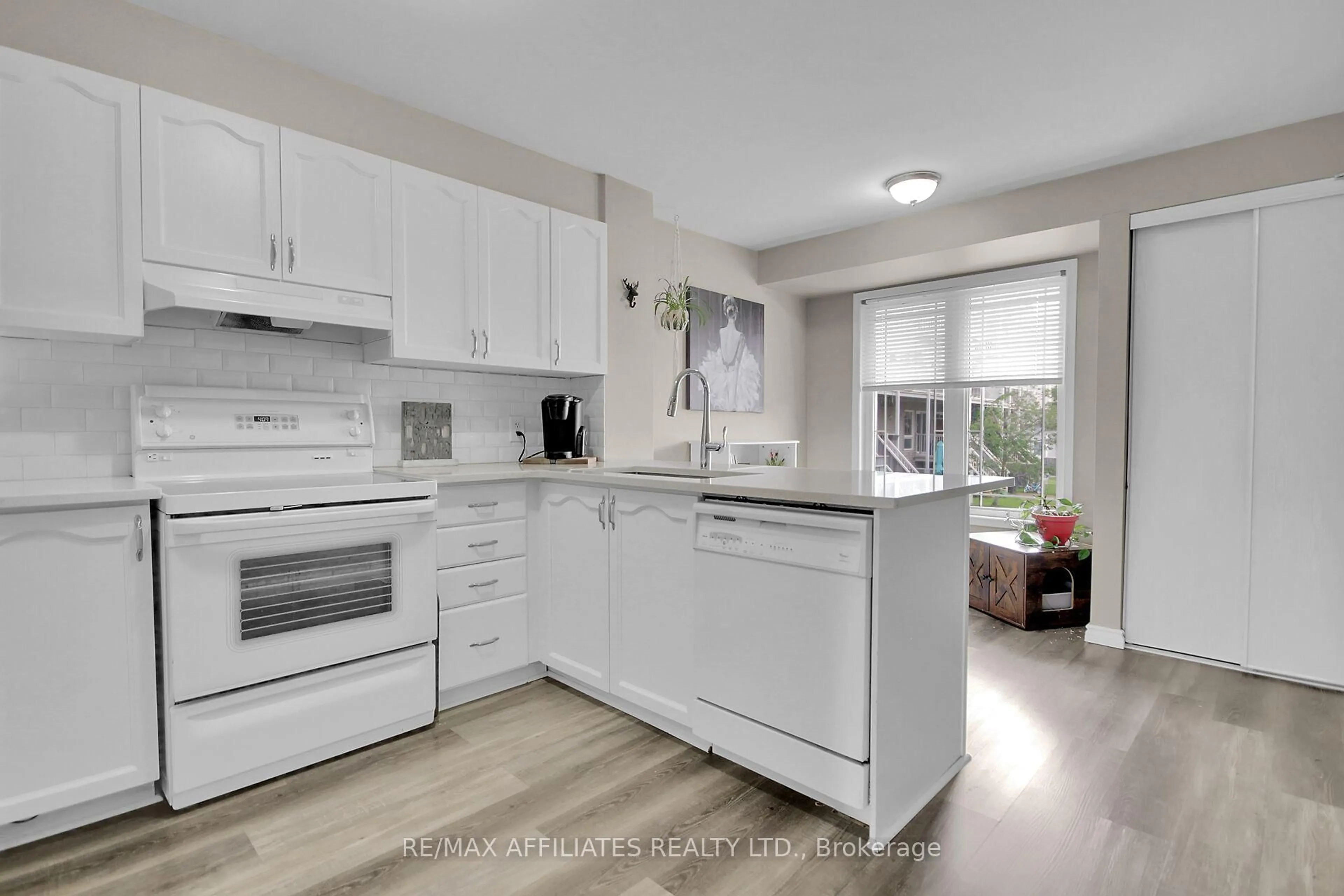 Open concept kitchen, unknown for 340 Crownridge Dr, Kanata Ontario K2M 3A4