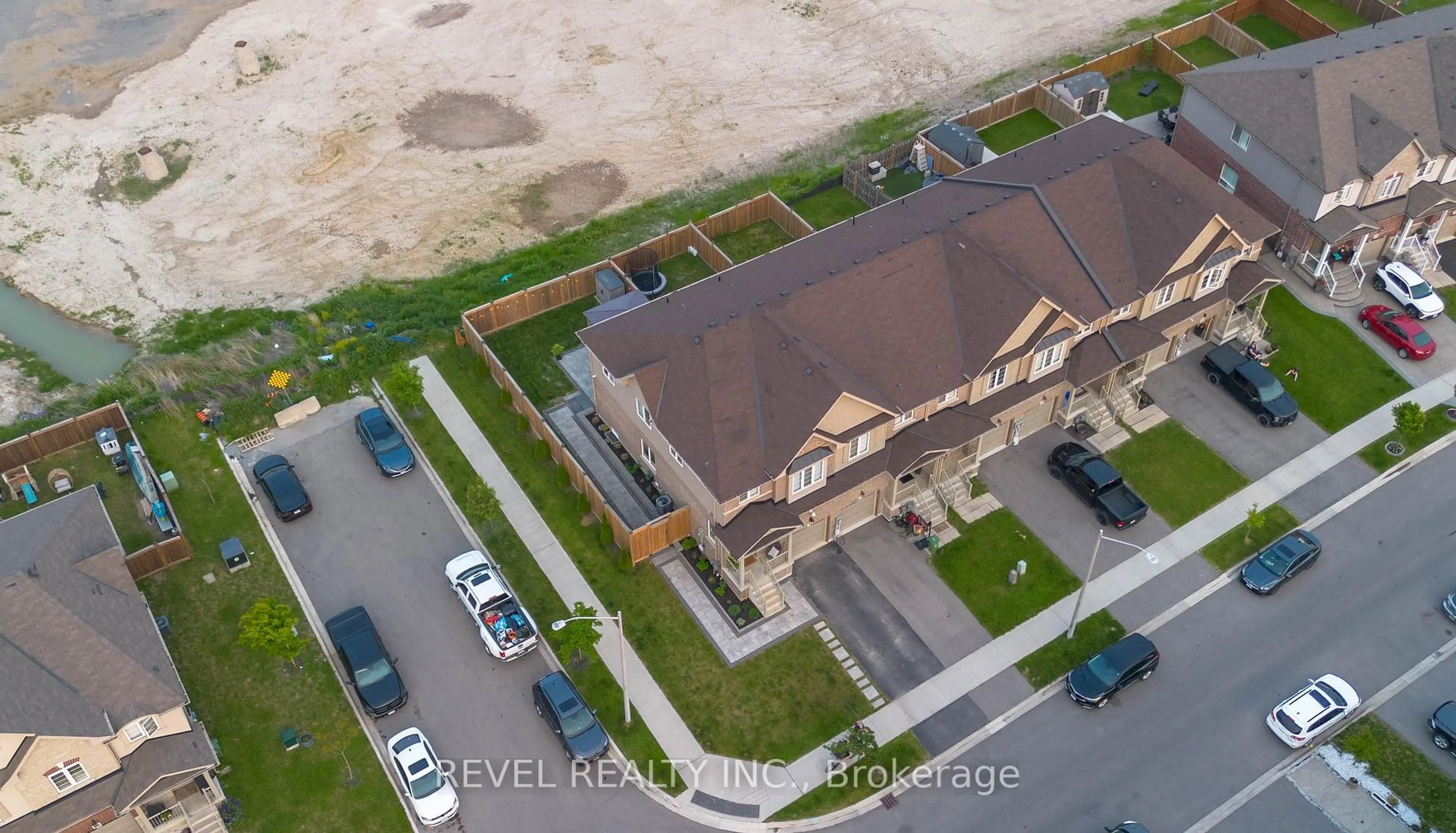 A pic from outside/outdoor area/front of a property/back of a property/a pic from drone, building for 30 Bradbury Rd, Hamilton Ontario L8J 0L1