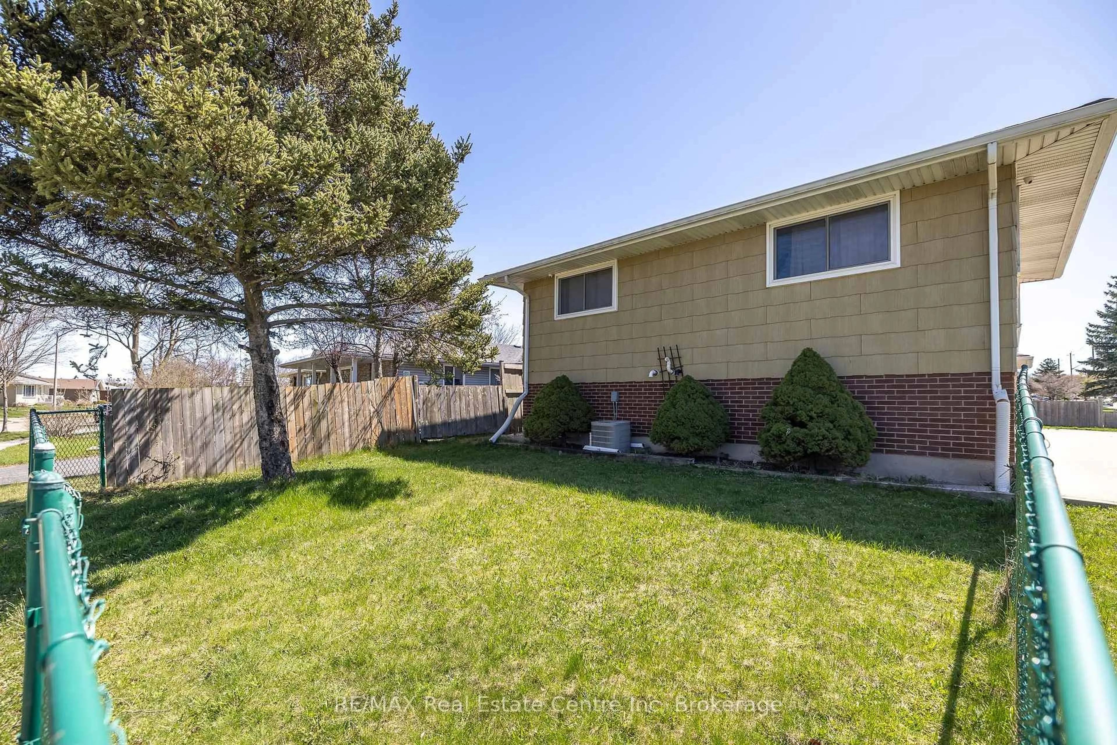 Unknown for 461 Strasburg Rd, Kitchener Ontario N2E 1P1