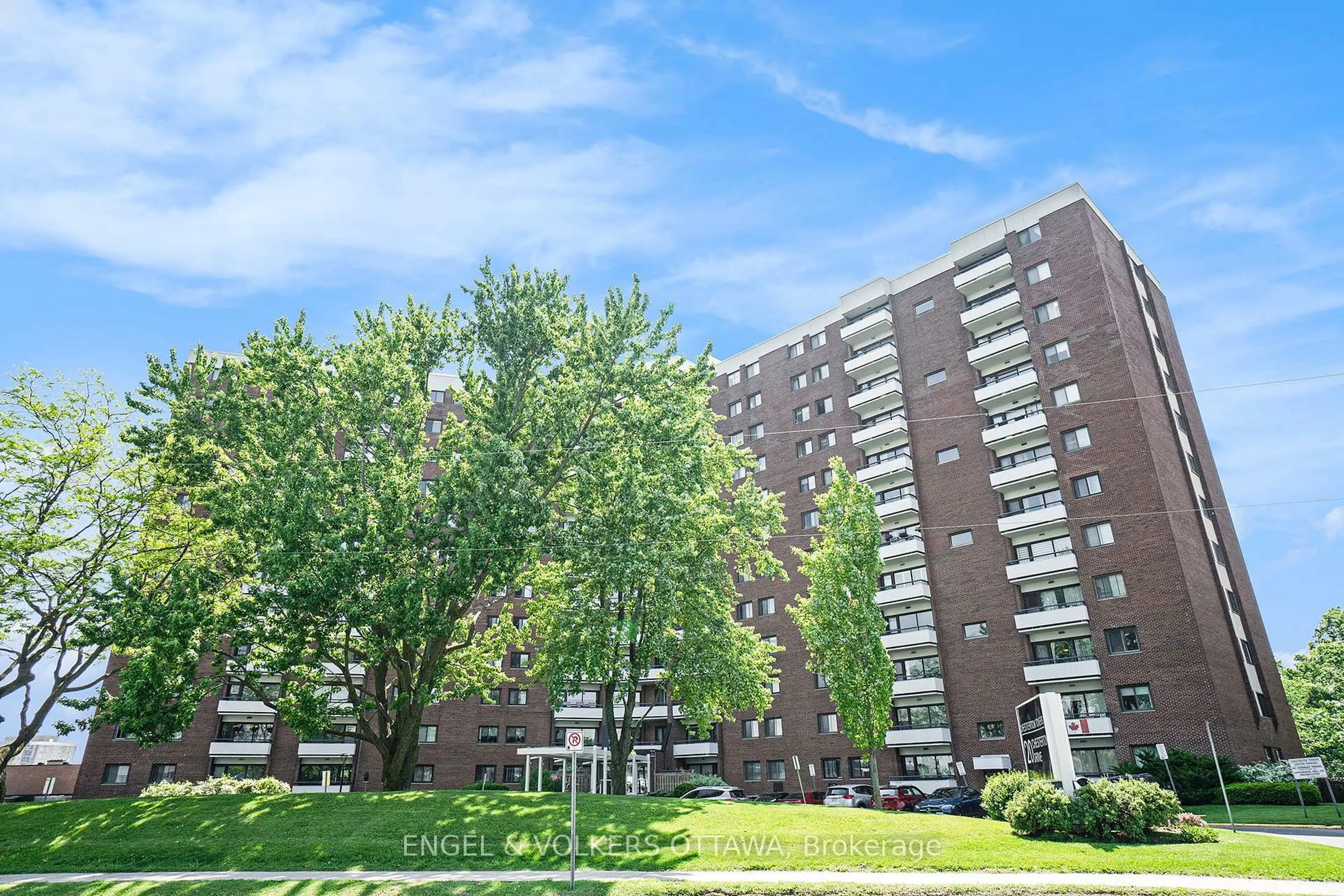 Patio, street for 20 Chesterton Dr #817, Ottawa Ontario K2E 6Z7