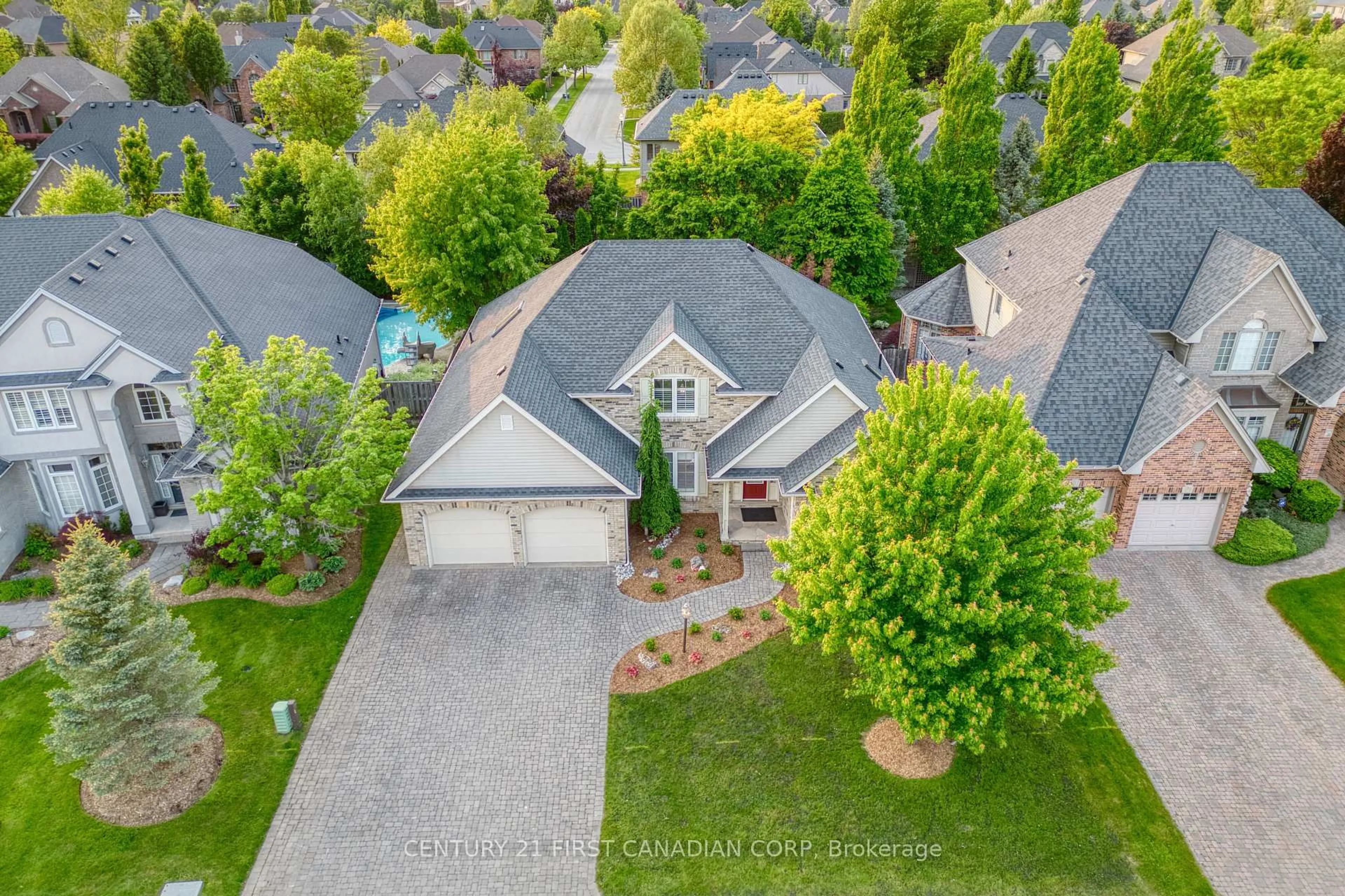 A pic from outside/outdoor area/front of a property/back of a property/a pic from drone, street for 540 McGarrell Pl, London North Ontario N6G 5J8