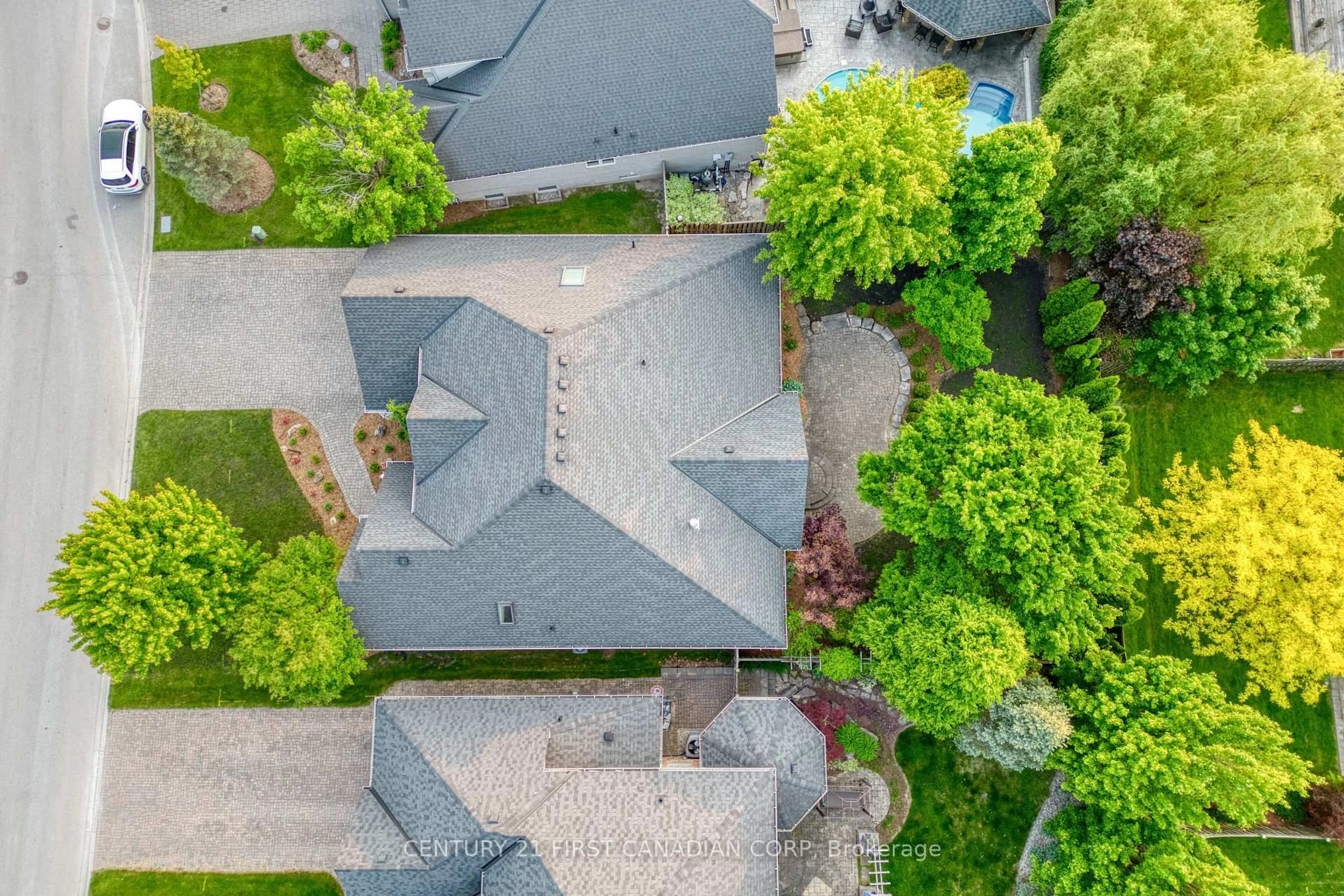 A pic from outside/outdoor area/front of a property/back of a property/a pic from drone, street for 540 McGarrell Pl, London North Ontario N6G 5J8