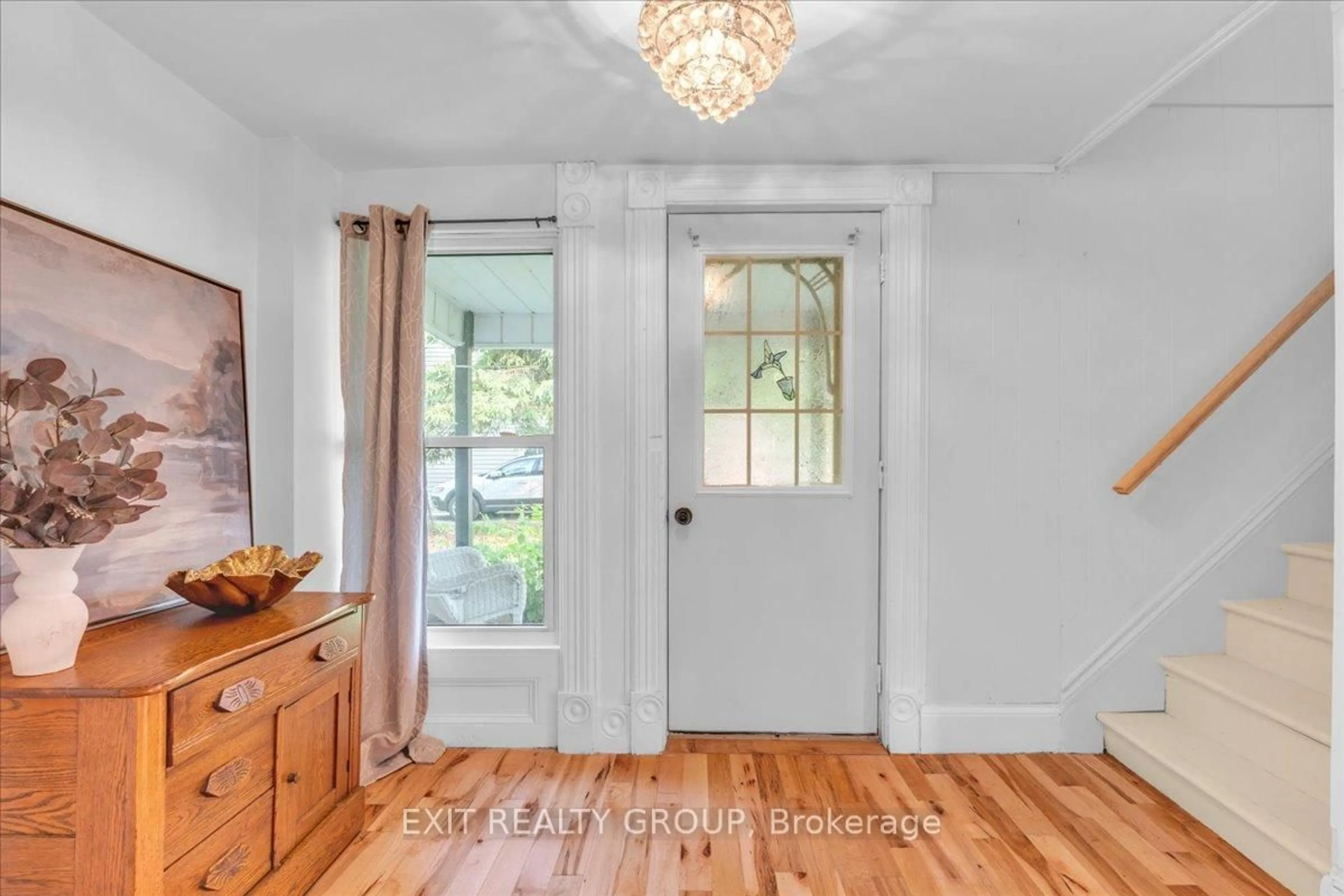 Indoor entryway for 62 Forsyth St, Limoges Ontario K0K 2M0