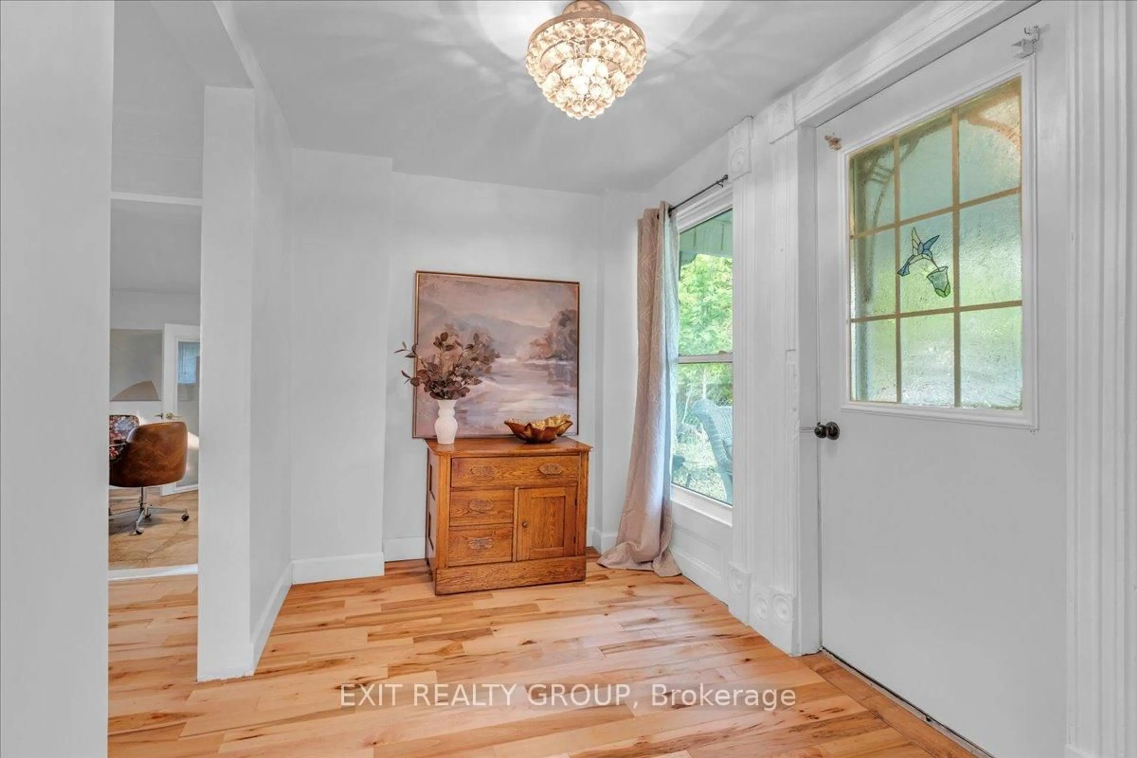 Indoor entryway for 62 Forsyth St, Limoges Ontario K0K 2M0