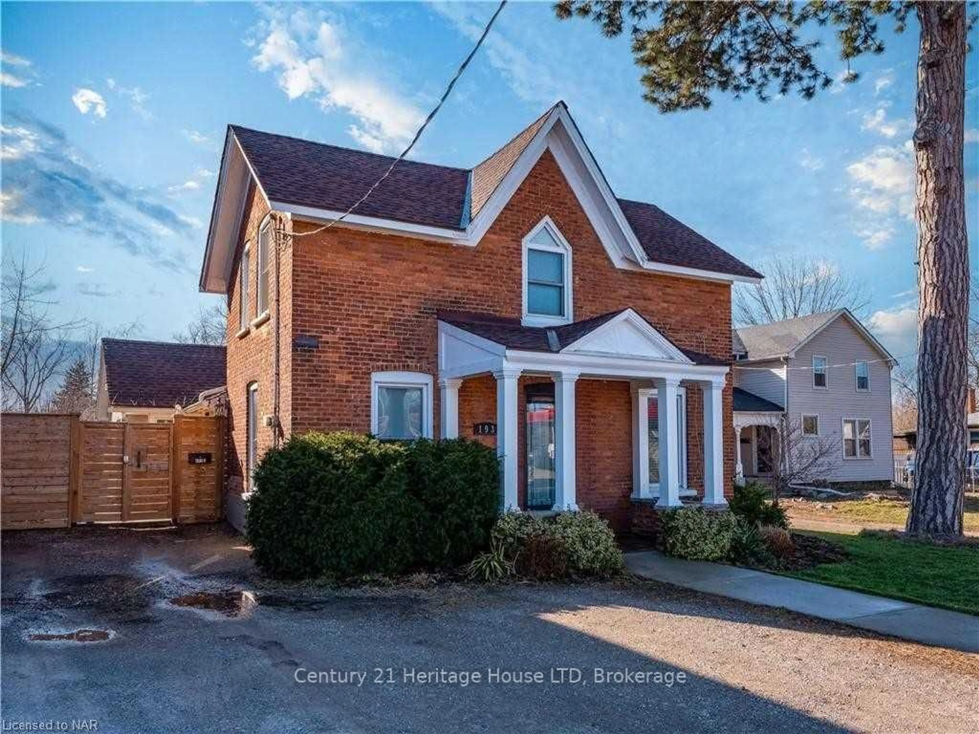 Home with brick exterior material, street for 193 Vine St, St. Catharines Ontario L2M 4S7