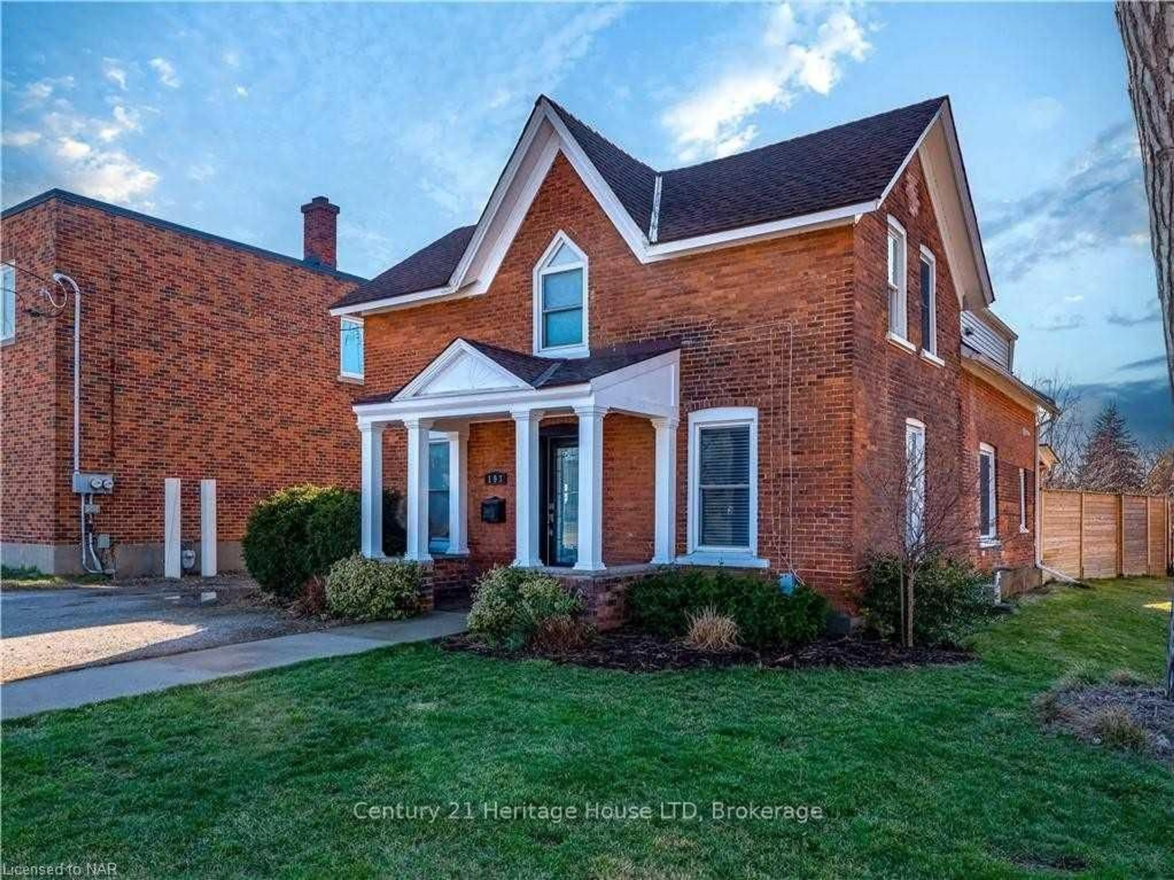 Home with brick exterior material, street for 193 Vine St, St. Catharines Ontario L2M 4S7