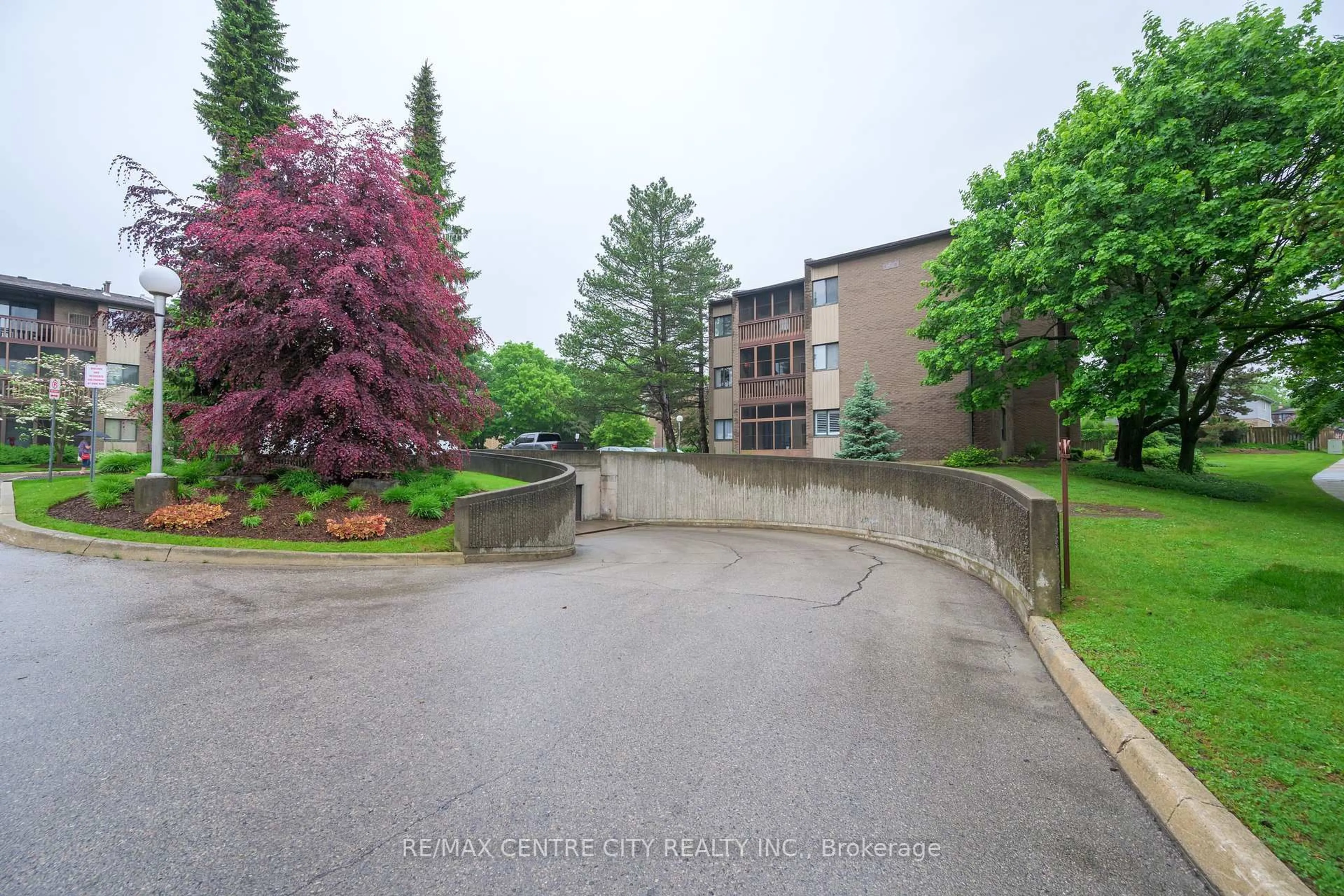Patio, unknown for 200 Everglade Cres #206, London North Ontario N6H 4P8