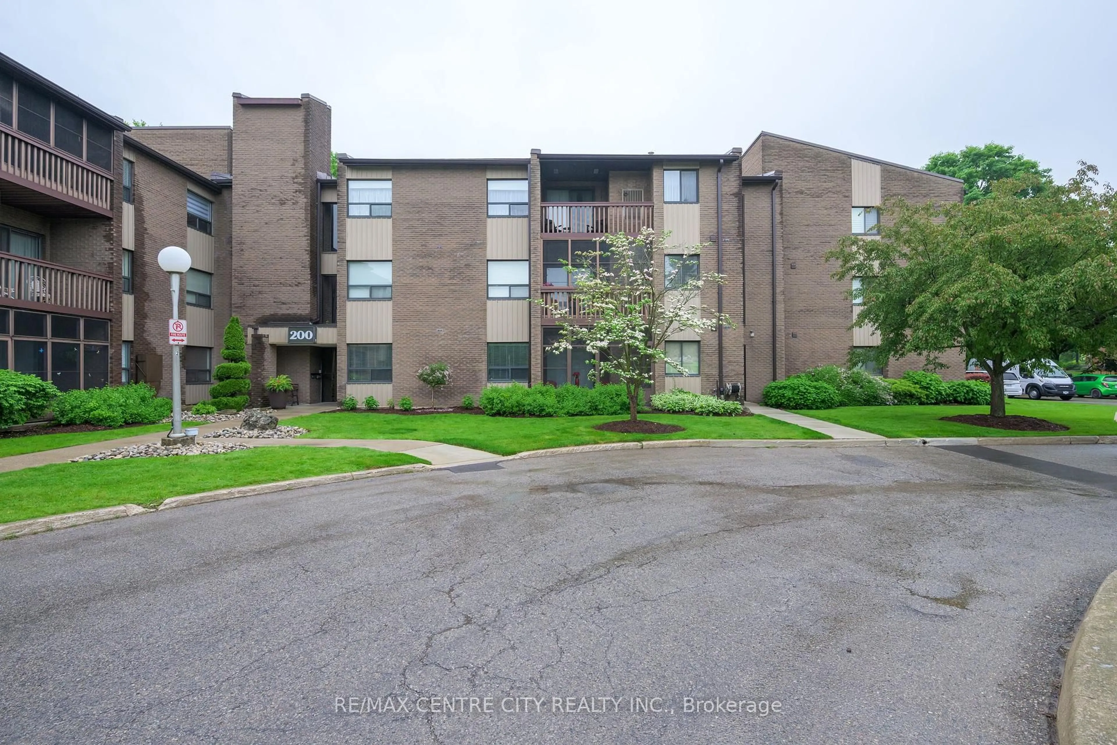 Unknown for 200 Everglade Cres #206, London North Ontario N6H 4P8